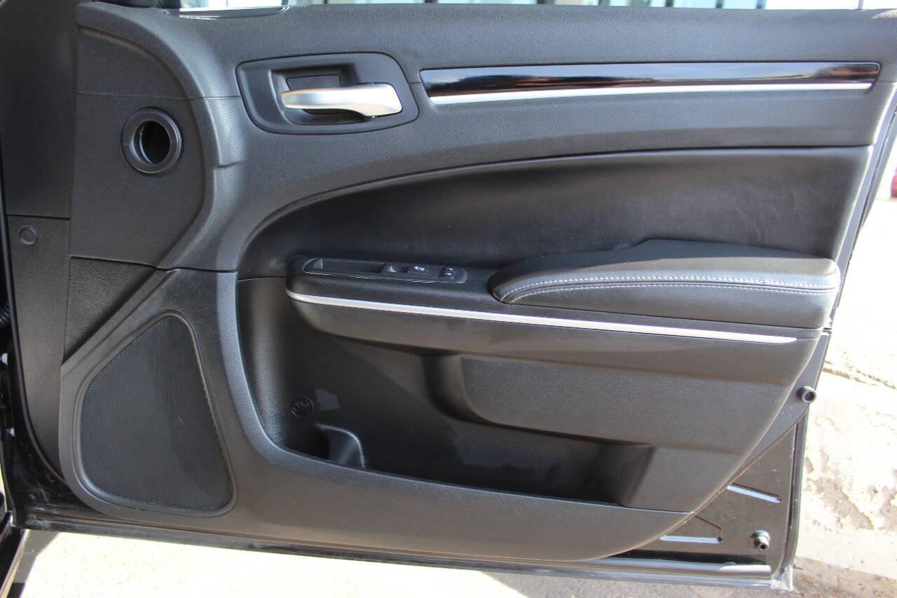 2019 Black Chrysler 300 S RWD (2C3CCABTXKH) with an 5.7L V8 5.7L V8 engine, Automatic 8-Speed transmission, located at 4301 NW 39th , Oklahoma City, OK, 73112, (405) 949-5600, 35.512135, -97.598671 - NO DRIVERS LICENCE NO-FULL COVERAGE INSURANCE-NO CREDIT CHECK. COME ON OVER TO SUPERSPORTS AND TAKE A LOOK AND TEST DRIVE. PLEASE GIVE US A CALL AT (405) 949-5600. NO LICENSIA DE MANEJAR- NO SEGURO DE COBERTURA TOTAL- NO VERIFICACCION DE CREDITO. POR FAVOR VENGAN A SUPERSPORTS, ECHE UN - Photo#9