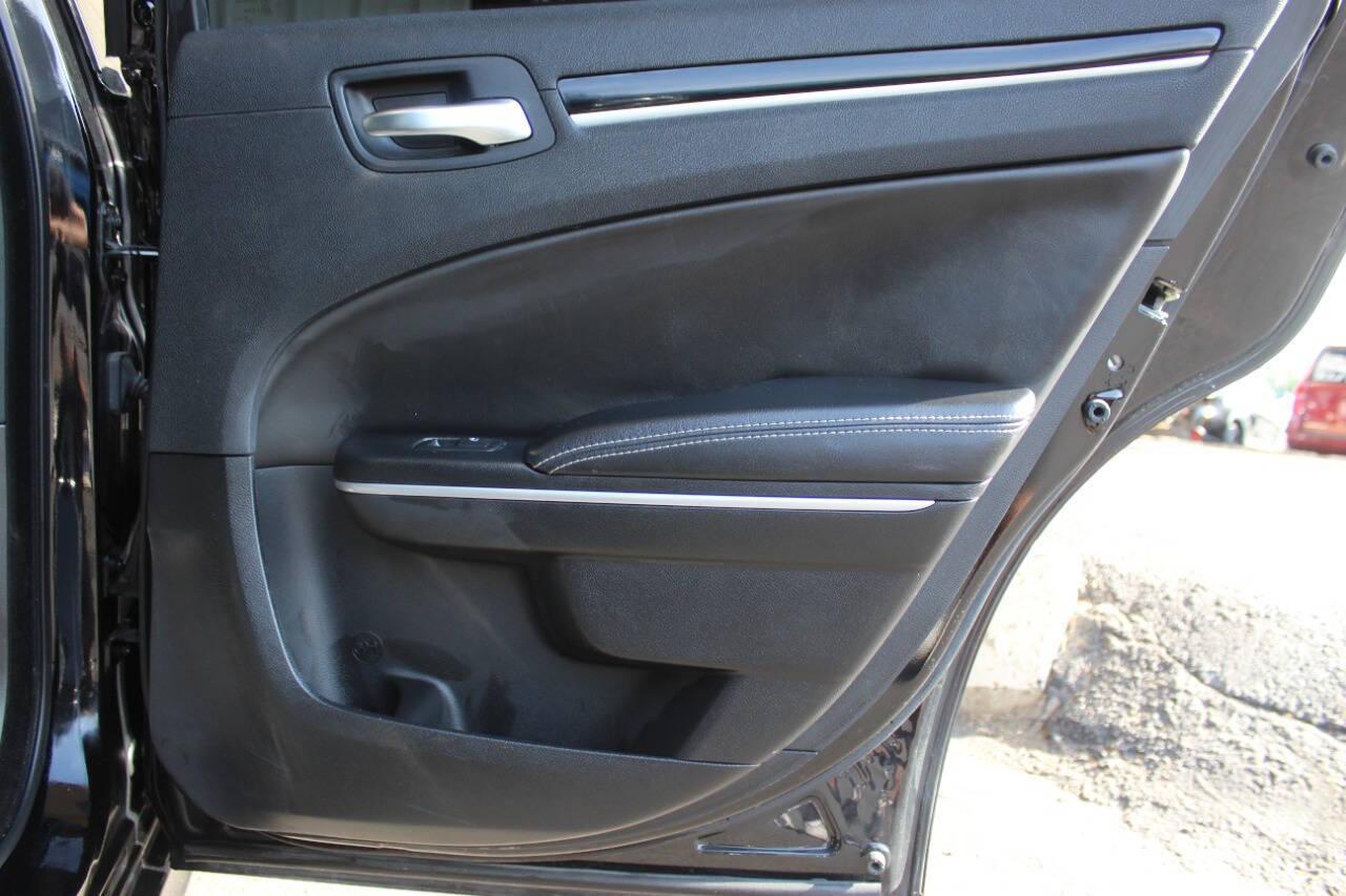 2019 Black Chrysler 300 S RWD (2C3CCABTXKH) with an 5.7L V8 5.7L V8 engine, Automatic 8-Speed transmission, located at 4301 NW 39th , Oklahoma City, OK, 73112, (405) 949-5600, 35.512135, -97.598671 - NO DRIVERS LICENCE NO-FULL COVERAGE INSURANCE-NO CREDIT CHECK. COME ON OVER TO SUPERSPORTS AND TAKE A LOOK AND TEST DRIVE. PLEASE GIVE US A CALL AT (405) 949-5600. NO LICENSIA DE MANEJAR- NO SEGURO DE COBERTURA TOTAL- NO VERIFICACCION DE CREDITO. POR FAVOR VENGAN A SUPERSPORTS, ECHE UN - Photo#11