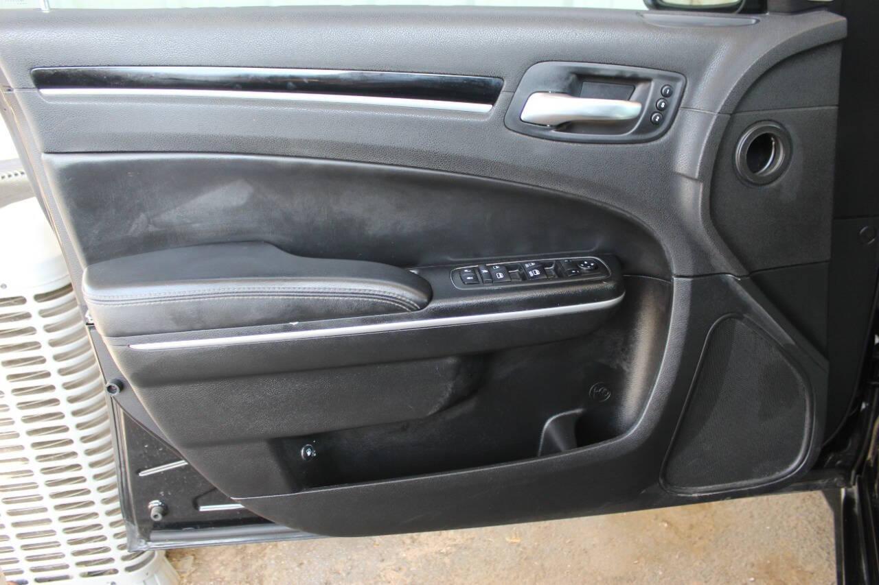 2019 Black Chrysler 300 S RWD (2C3CCABTXKH) with an 5.7L V8 5.7L V8 engine, Automatic 8-Speed transmission, located at 4301 NW 39th , Oklahoma City, OK, 73112, (405) 949-5600, 35.512135, -97.598671 - NO DRIVERS LICENCE NO-FULL COVERAGE INSURANCE-NO CREDIT CHECK. COME ON OVER TO SUPERSPORTS AND TAKE A LOOK AND TEST DRIVE. PLEASE GIVE US A CALL AT (405) 949-5600. NO LICENSIA DE MANEJAR- NO SEGURO DE COBERTURA TOTAL- NO VERIFICACCION DE CREDITO. POR FAVOR VENGAN A SUPERSPORTS, ECHE UN - Photo#16