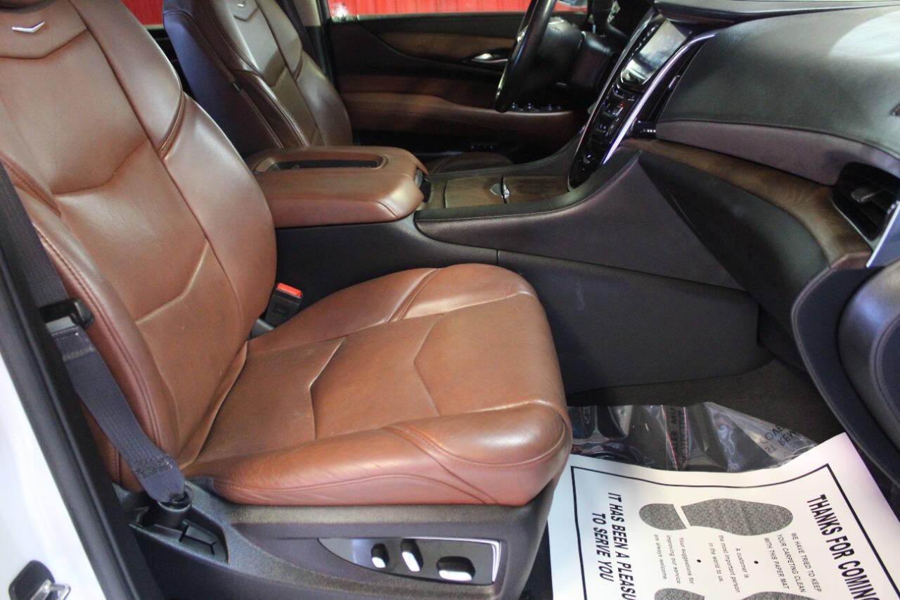 2016 White Cadillac Escalade Premium 4WD (1GYS4CKJXGR) with an 6.2L V8 6.2L V8 engine, Automatic 8-Speed transmission, located at 4301 NW 39th , Oklahoma City, OK, 73112, (405) 949-5600, 35.512135, -97.598671 - NO DRIVERS LICENCE NO-FULL COVERAGE INSURANCE-NO CREDIT CHECK. COME ON OVER TO SUPERSPORTS AND TAKE A LOOK AND TEST DRIVE. PLEASE GIVE US A CALL AT (405) 949-5600. NO LICENSIA DE MANEJAR- NO SEGURO DE COBERTURA TOTAL- NO VERIFICACCION DE CREDITO. POR FAVOR VENGAN A SUPERSPORTS, ECHE UN - Photo#8