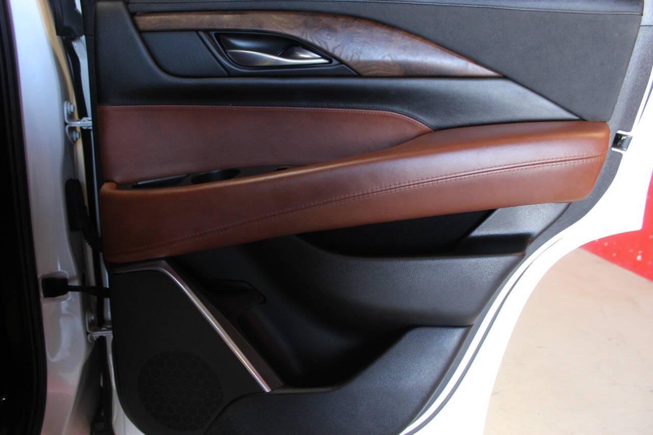 2016 White Cadillac Escalade Premium 4WD (1GYS4CKJXGR) with an 6.2L V8 6.2L V8 engine, Automatic 8-Speed transmission, located at 4301 NW 39th , Oklahoma City, OK, 73112, (405) 949-5600, 35.512135, -97.598671 - NO DRIVERS LICENCE NO-FULL COVERAGE INSURANCE-NO CREDIT CHECK. COME ON OVER TO SUPERSPORTS AND TAKE A LOOK AND TEST DRIVE. PLEASE GIVE US A CALL AT (405) 949-5600. NO LICENSIA DE MANEJAR- NO SEGURO DE COBERTURA TOTAL- NO VERIFICACCION DE CREDITO. POR FAVOR VENGAN A SUPERSPORTS, ECHE UN - Photo#11