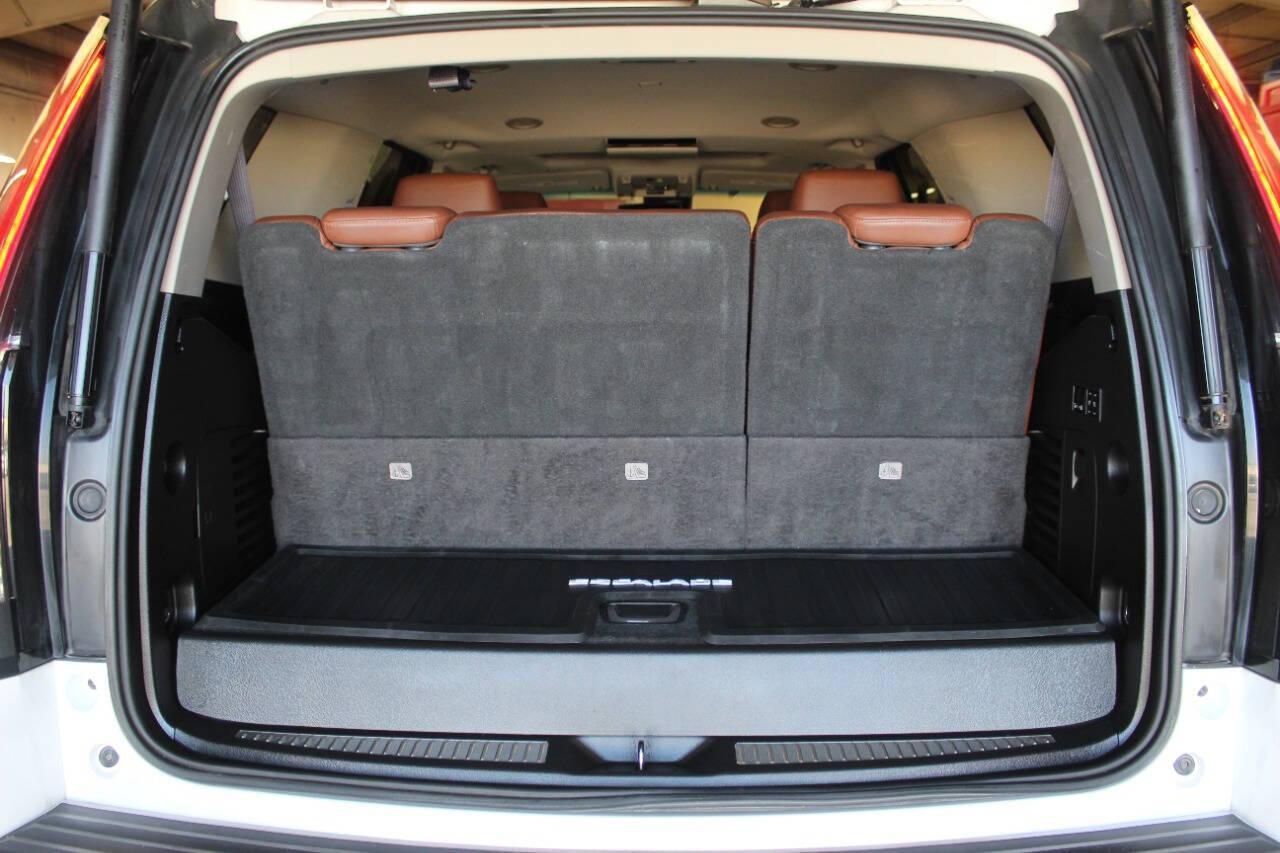 2016 White Cadillac Escalade Premium 4WD (1GYS4CKJXGR) with an 6.2L V8 6.2L V8 engine, Automatic 8-Speed transmission, located at 4301 NW 39th , Oklahoma City, OK, 73112, (405) 949-5600, 35.512135, -97.598671 - NO DRIVERS LICENCE NO-FULL COVERAGE INSURANCE-NO CREDIT CHECK. COME ON OVER TO SUPERSPORTS AND TAKE A LOOK AND TEST DRIVE. PLEASE GIVE US A CALL AT (405) 949-5600. NO LICENSIA DE MANEJAR- NO SEGURO DE COBERTURA TOTAL- NO VERIFICACCION DE CREDITO. POR FAVOR VENGAN A SUPERSPORTS, ECHE UN - Photo#12