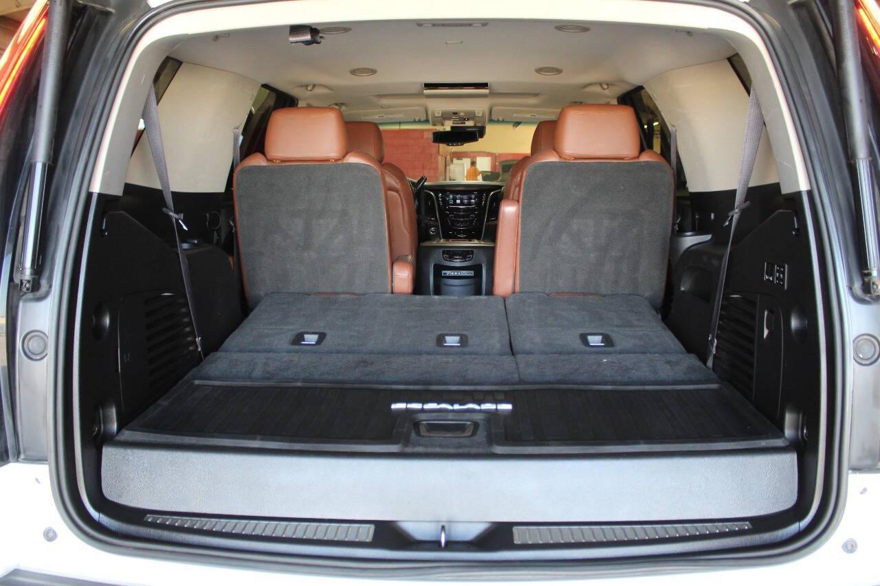 2016 White Cadillac Escalade Premium 4WD (1GYS4CKJXGR) with an 6.2L V8 6.2L V8 engine, Automatic 8-Speed transmission, located at 4301 NW 39th , Oklahoma City, OK, 73112, (405) 949-5600, 35.512135, -97.598671 - NO DRIVERS LICENCE NO-FULL COVERAGE INSURANCE-NO CREDIT CHECK. COME ON OVER TO SUPERSPORTS AND TAKE A LOOK AND TEST DRIVE. PLEASE GIVE US A CALL AT (405) 949-5600. NO LICENSIA DE MANEJAR- NO SEGURO DE COBERTURA TOTAL- NO VERIFICACCION DE CREDITO. POR FAVOR VENGAN A SUPERSPORTS, ECHE UN - Photo#13