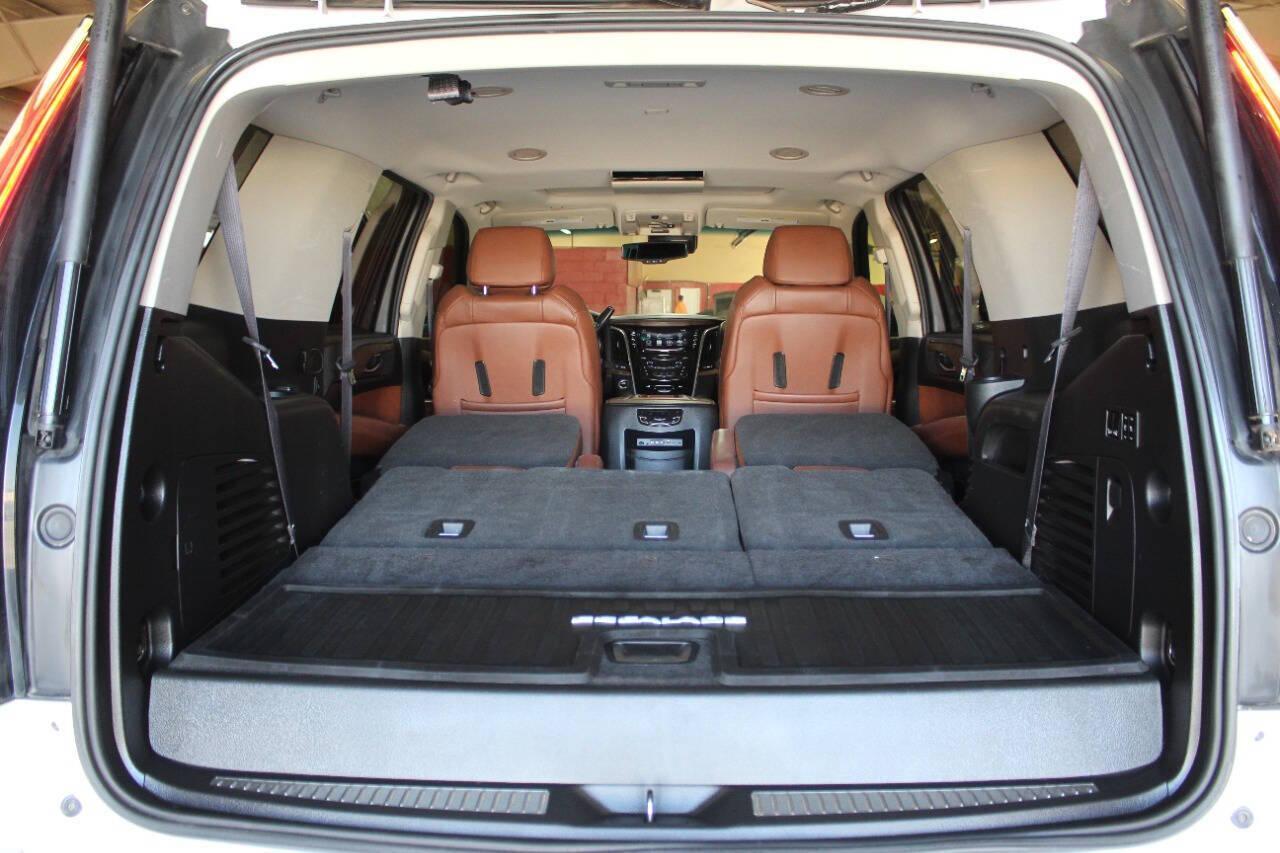 2016 White Cadillac Escalade Premium 4WD (1GYS4CKJXGR) with an 6.2L V8 6.2L V8 engine, Automatic 8-Speed transmission, located at 4301 NW 39th , Oklahoma City, OK, 73112, (405) 949-5600, 35.512135, -97.598671 - NO DRIVERS LICENCE NO-FULL COVERAGE INSURANCE-NO CREDIT CHECK. COME ON OVER TO SUPERSPORTS AND TAKE A LOOK AND TEST DRIVE. PLEASE GIVE US A CALL AT (405) 949-5600. NO LICENSIA DE MANEJAR- NO SEGURO DE COBERTURA TOTAL- NO VERIFICACCION DE CREDITO. POR FAVOR VENGAN A SUPERSPORTS, ECHE UN - Photo#14