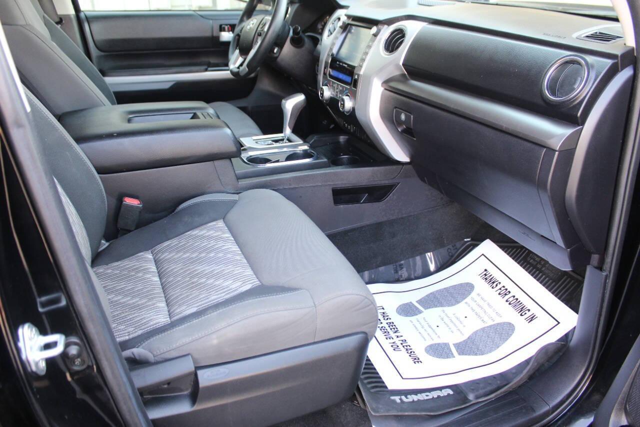 2021 Black Toyota Tundra SR5 5.7L V8 CrewMax 2WD (5TFEY5F17MX) with an 5.7L V8 DOHC 32V engine, 6A transmission, located at 4301 NW 39th , Oklahoma City, OK, 73112, (405) 949-5600, 35.512135, -97.598671 - NO DRIVERS LICENCE -NO FULL COVERAGE INSURANCE - NO CREDIT CHECK. COME ON OVER TO SUPERSPORTS, TAKE A LOOK AND TEST DRIVE. PLEASE GIVE US A CALL AT (405) 949-5600. NO LICENCIA DE CONDUCIR - NO SEGURO DE COBERTURA TOTAL - NO VERIFICACION DE CREDITO. VISITENOS EN SUPERSPORTS, MIRE NUESTRO - Photo#8