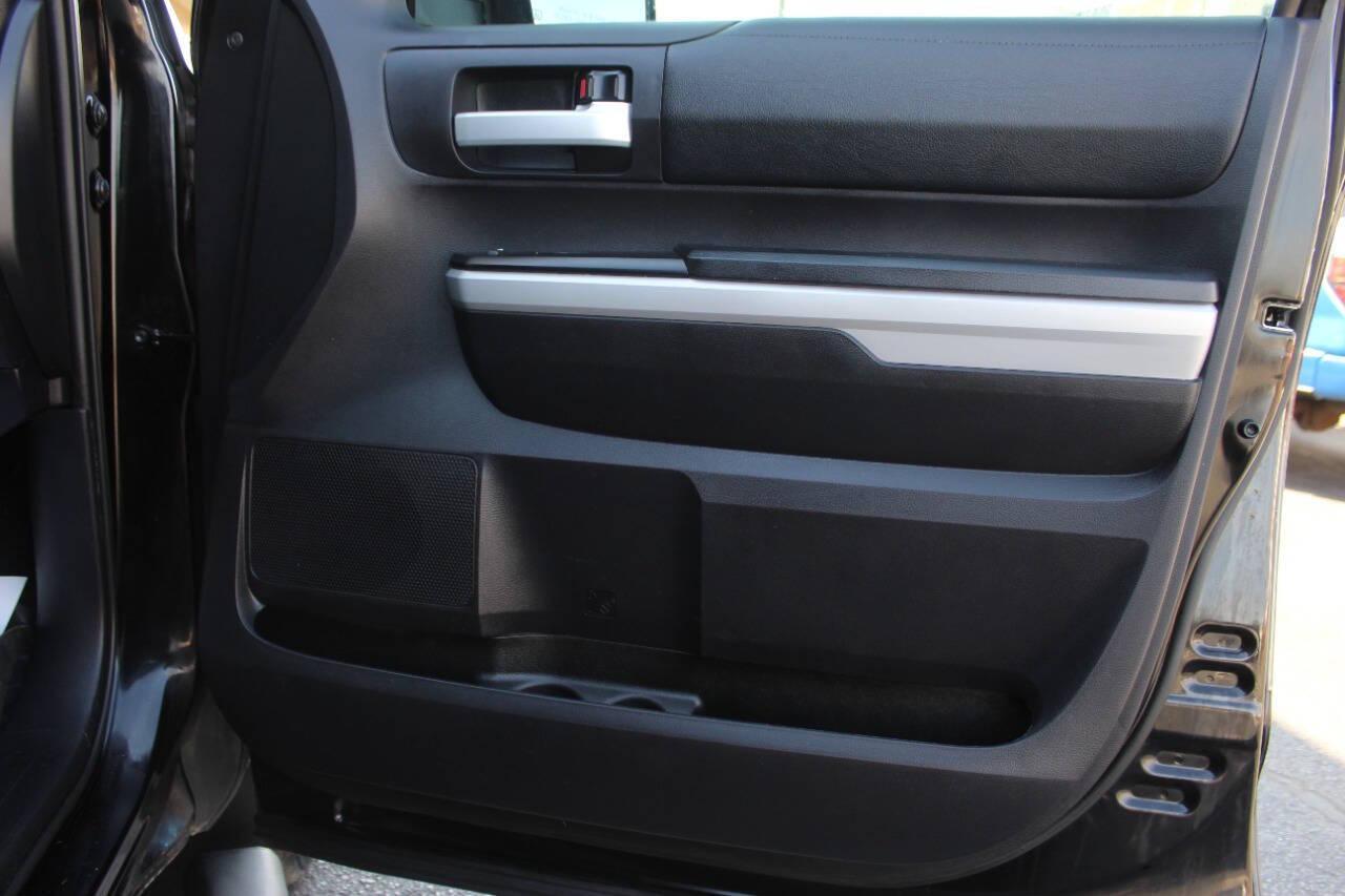 2021 Black Toyota Tundra SR5 5.7L V8 CrewMax 2WD (5TFEY5F17MX) with an 5.7L V8 DOHC 32V engine, 6A transmission, located at 4301 NW 39th , Oklahoma City, OK, 73112, (405) 949-5600, 35.512135, -97.598671 - NO DRIVERS LICENCE -NO FULL COVERAGE INSURANCE - NO CREDIT CHECK. COME ON OVER TO SUPERSPORTS, TAKE A LOOK AND TEST DRIVE. PLEASE GIVE US A CALL AT (405) 949-5600. NO LICENCIA DE CONDUCIR - NO SEGURO DE COBERTURA TOTAL - NO VERIFICACION DE CREDITO. VISITENOS EN SUPERSPORTS, MIRE NUESTRO - Photo#9