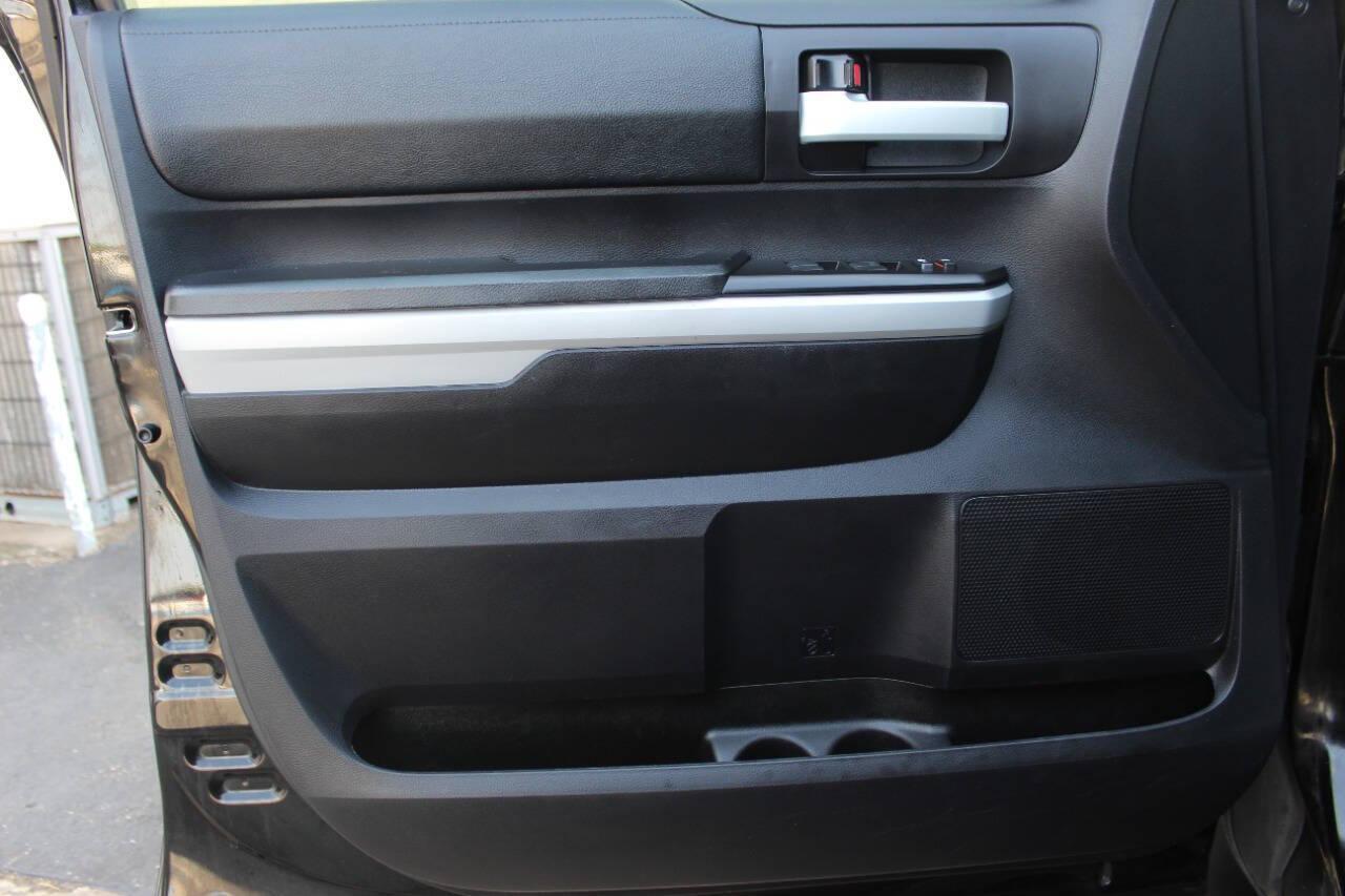 2021 Black Toyota Tundra SR5 5.7L V8 CrewMax 2WD (5TFEY5F17MX) with an 5.7L V8 DOHC 32V engine, 6A transmission, located at 4301 NW 39th , Oklahoma City, OK, 73112, (405) 949-5600, 35.512135, -97.598671 - NO DRIVERS LICENCE -NO FULL COVERAGE INSURANCE - NO CREDIT CHECK. COME ON OVER TO SUPERSPORTS, TAKE A LOOK AND TEST DRIVE. PLEASE GIVE US A CALL AT (405) 949-5600. NO LICENCIA DE CONDUCIR - NO SEGURO DE COBERTURA TOTAL - NO VERIFICACION DE CREDITO. VISITENOS EN SUPERSPORTS, MIRE NUESTRO - Photo#16