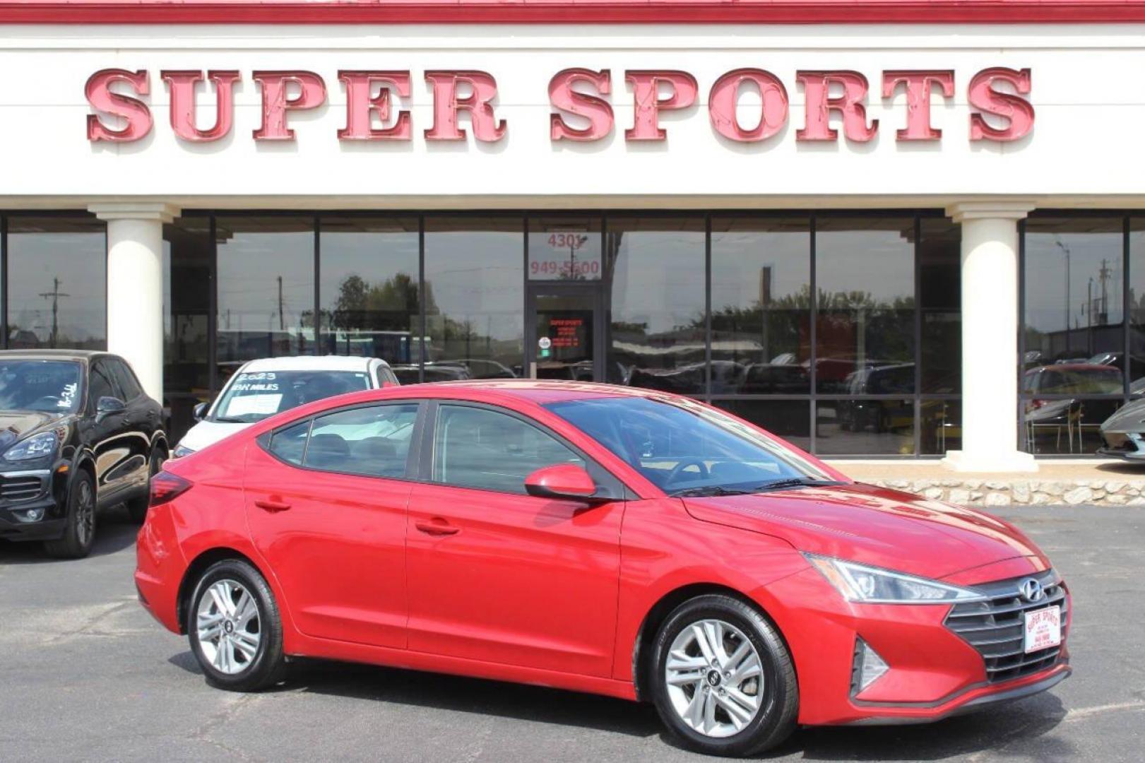 2020 Red Hyundai Elantra Limited (5NPD84LF7LH) with an 1.8L L4 DOHC 16V engine, 6A transmission, located at 4301 NW 39th , Oklahoma City, OK, 73112, (405) 949-5600, 35.512135, -97.598671 - NO DRIVERS LICENCE NO-FULL COVERAGE INSURANCE-NO CREDIT CHECK. COME ON OVER TO SUPERSPORTS AND TAKE A LOOK AND TEST DRIVE. PLEASE GIVE US A CALL AT (405) 949-5600. NO LICENSIA DE MANEJAR- NO SEGURO DE COBERTURA TOTAL- NO VERIFICACCION DE CREDITO. POR FAVOR VENGAN A SUPERSPORTS, ECHE UN - Photo#2
