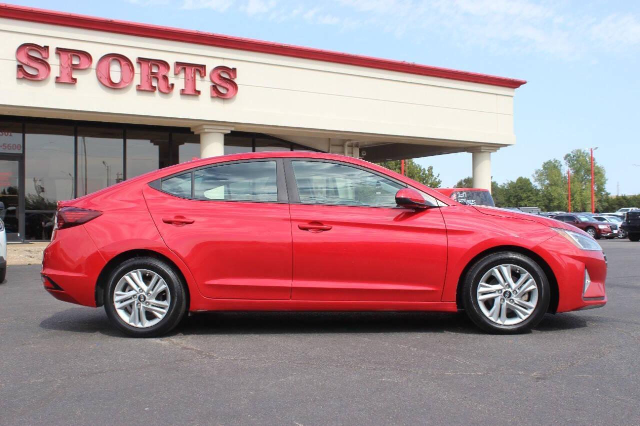 2020 Red Hyundai Elantra Limited (5NPD84LF7LH) with an 1.8L L4 DOHC 16V engine, 6A transmission, located at 4301 NW 39th , Oklahoma City, OK, 73112, (405) 949-5600, 35.512135, -97.598671 - NO DRIVERS LICENCE -NO FULL COVERAGE INSURANCE - NO CREDIT CHECK. COME ON OVER TO SUPERSPORTS, TAKE A LOOK AND TEST DRIVE. PLEASE GIVE US A CALL AT (405) 949-5600. NO LICENCIA DE CONDUCIR - NO SEGURO DE COBERTURA TOTAL - NO VERIFICACION DE CREDITO. VISITENOS EN SUPERSPORTS, MIRE NUESTRO - Photo#2