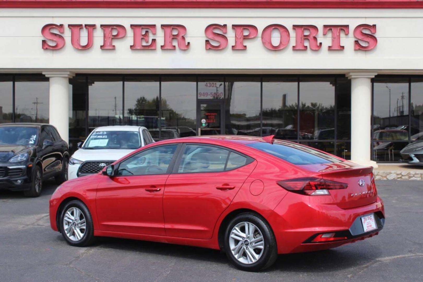 2020 Red Hyundai Elantra Limited (5NPD84LF7LH) with an 1.8L L4 DOHC 16V engine, 6A transmission, located at 4301 NW 39th , Oklahoma City, OK, 73112, (405) 949-5600, 35.512135, -97.598671 - NO DRIVERS LICENCE NO-FULL COVERAGE INSURANCE-NO CREDIT CHECK. COME ON OVER TO SUPERSPORTS AND TAKE A LOOK AND TEST DRIVE. PLEASE GIVE US A CALL AT (405) 949-5600. NO LICENSIA DE MANEJAR- NO SEGURO DE COBERTURA TOTAL- NO VERIFICACCION DE CREDITO. POR FAVOR VENGAN A SUPERSPORTS, ECHE UN - Photo#5