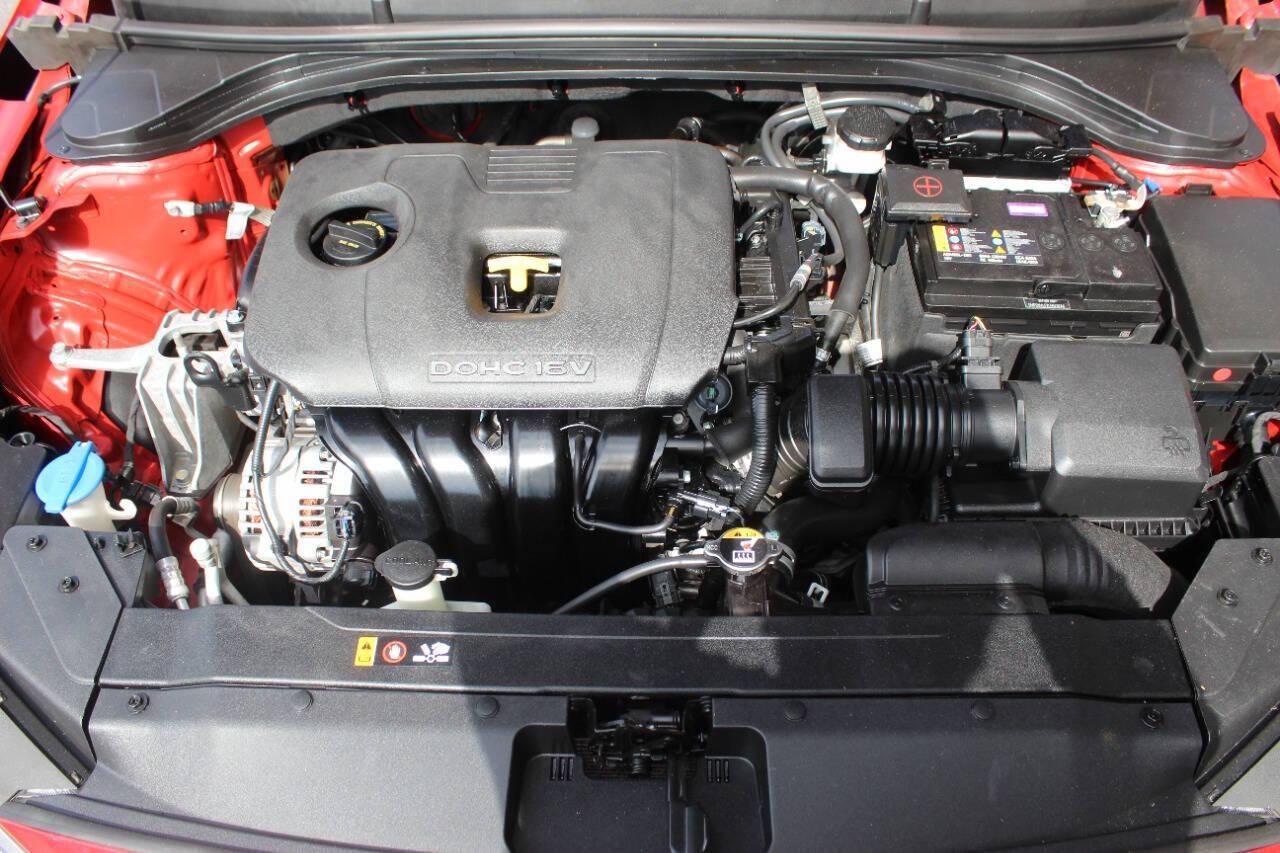 2020 Red Hyundai Elantra Limited (5NPD84LF7LH) with an 1.8L L4 DOHC 16V engine, 6A transmission, located at 4301 NW 39th , Oklahoma City, OK, 73112, (405) 949-5600, 35.512135, -97.598671 - NO DRIVERS LICENCE -NO FULL COVERAGE INSURANCE - NO CREDIT CHECK. COME ON OVER TO SUPERSPORTS, TAKE A LOOK AND TEST DRIVE. PLEASE GIVE US A CALL AT (405) 949-5600. NO LICENCIA DE CONDUCIR - NO SEGURO DE COBERTURA TOTAL - NO VERIFICACION DE CREDITO. VISITENOS EN SUPERSPORTS, MIRE NUESTRO - Photo#7