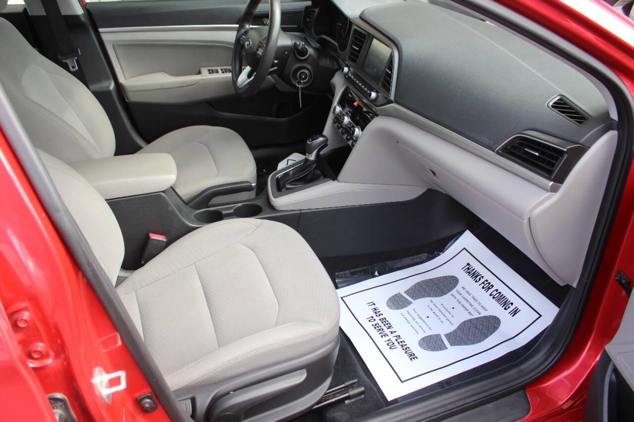 2020 Red Hyundai Elantra Limited (5NPD84LF7LH) with an 1.8L L4 DOHC 16V engine, 6A transmission, located at 4301 NW 39th , Oklahoma City, OK, 73112, (405) 949-5600, 35.512135, -97.598671 - NO DRIVERS LICENCE -NO FULL COVERAGE INSURANCE - NO CREDIT CHECK. COME ON OVER TO SUPERSPORTS, TAKE A LOOK AND TEST DRIVE. PLEASE GIVE US A CALL AT (405) 949-5600. NO LICENCIA DE CONDUCIR - NO SEGURO DE COBERTURA TOTAL - NO VERIFICACION DE CREDITO. VISITENOS EN SUPERSPORTS, MIRE NUESTRO - Photo#8