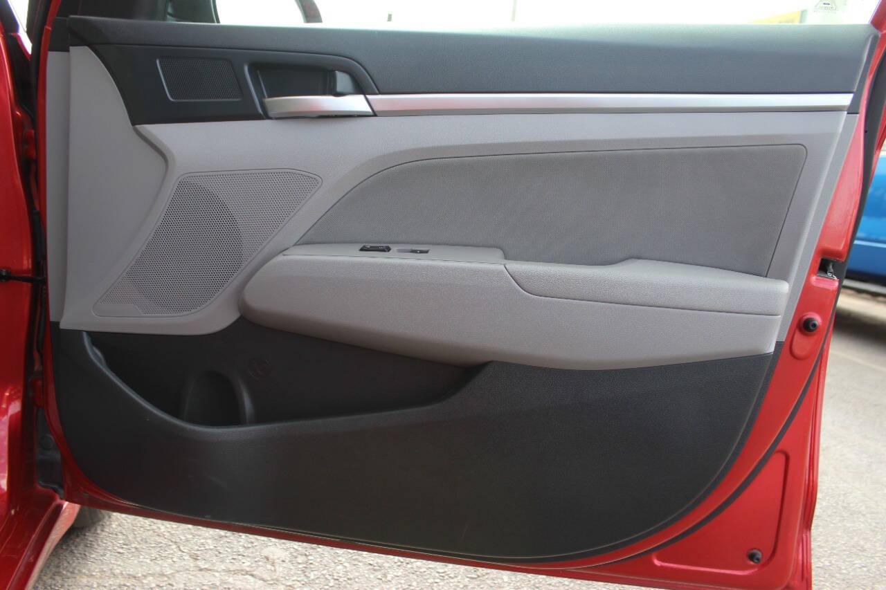 2020 Red Hyundai Elantra Limited (5NPD84LF7LH) with an 1.8L L4 DOHC 16V engine, 6A transmission, located at 4301 NW 39th , Oklahoma City, OK, 73112, (405) 949-5600, 35.512135, -97.598671 - NO DRIVERS LICENCE -NO FULL COVERAGE INSURANCE - NO CREDIT CHECK. COME ON OVER TO SUPERSPORTS, TAKE A LOOK AND TEST DRIVE. PLEASE GIVE US A CALL AT (405) 949-5600. NO LICENCIA DE CONDUCIR - NO SEGURO DE COBERTURA TOTAL - NO VERIFICACION DE CREDITO. VISITENOS EN SUPERSPORTS, MIRE NUESTRO - Photo#9