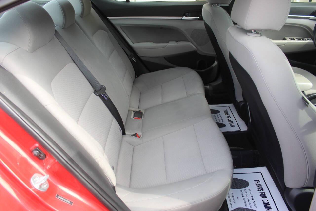 2020 Red Hyundai Elantra Limited (5NPD84LF7LH) with an 1.8L L4 DOHC 16V engine, 6A transmission, located at 4301 NW 39th , Oklahoma City, OK, 73112, (405) 949-5600, 35.512135, -97.598671 - NO DRIVERS LICENCE -NO FULL COVERAGE INSURANCE - NO CREDIT CHECK. COME ON OVER TO SUPERSPORTS, TAKE A LOOK AND TEST DRIVE. PLEASE GIVE US A CALL AT (405) 949-5600. NO LICENCIA DE CONDUCIR - NO SEGURO DE COBERTURA TOTAL - NO VERIFICACION DE CREDITO. VISITENOS EN SUPERSPORTS, MIRE NUESTRO - Photo#10