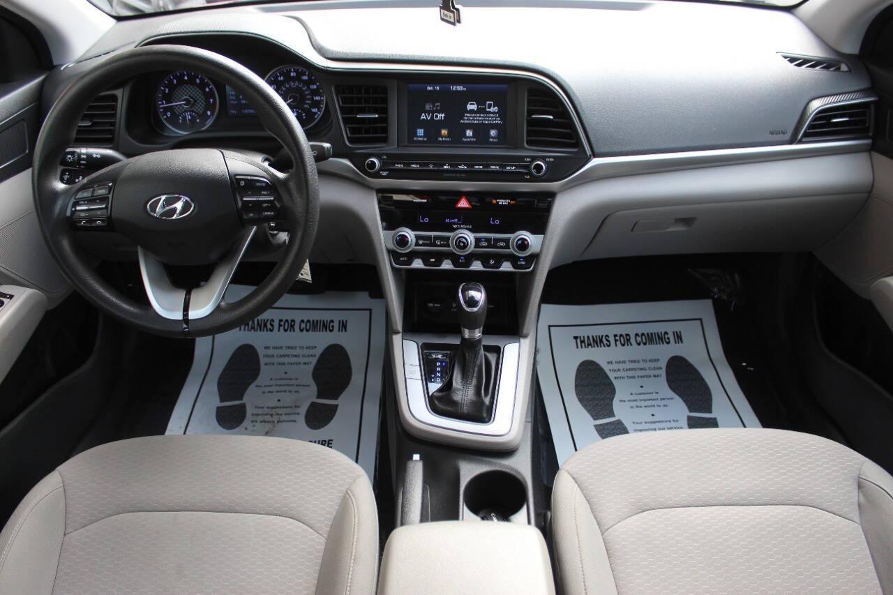 2020 Red Hyundai Elantra Limited (5NPD84LF7LH) with an 1.8L L4 DOHC 16V engine, 6A transmission, located at 4301 NW 39th , Oklahoma City, OK, 73112, (405) 949-5600, 35.512135, -97.598671 - NO DRIVERS LICENCE -NO FULL COVERAGE INSURANCE - NO CREDIT CHECK. COME ON OVER TO SUPERSPORTS, TAKE A LOOK AND TEST DRIVE. PLEASE GIVE US A CALL AT (405) 949-5600. NO LICENCIA DE CONDUCIR - NO SEGURO DE COBERTURA TOTAL - NO VERIFICACION DE CREDITO. VISITENOS EN SUPERSPORTS, MIRE NUESTRO - Photo#17