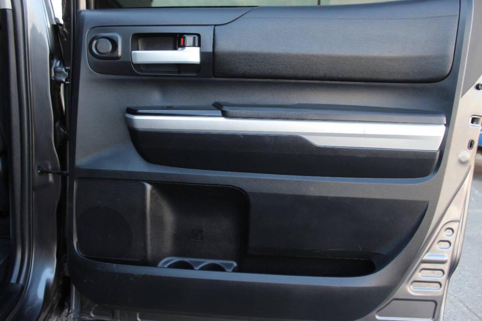 2015 Pewter Toyota Tundra SR5 4.6L V8 CrewMax 2WD (5TFEM5F11FX) with an 4.6L V8 DOHC 32V engine, 6-Speed Automatic transmission, located at 4301 NW 39th , Oklahoma City, OK, 73112, (405) 949-5600, 35.512135, -97.598671 - NO DRIVERS LICENCE NO-FULL COVERAGE INSURANCE-NO CREDIT CHECK. COME ON OVER TO SUPERSPORTS AND TAKE A LOOK AND TEST DRIVE. PLEASE GIVE US A CALL AT (405) 949-5600. NO LICENSIA DE MANEJAR- NO SEGURO DE COBERTURA TOTAL- NO VERIFICACCION DE CREDITO. POR FAVOR VENGAN A SUPERSPORTS, ECHE UN - Photo#10