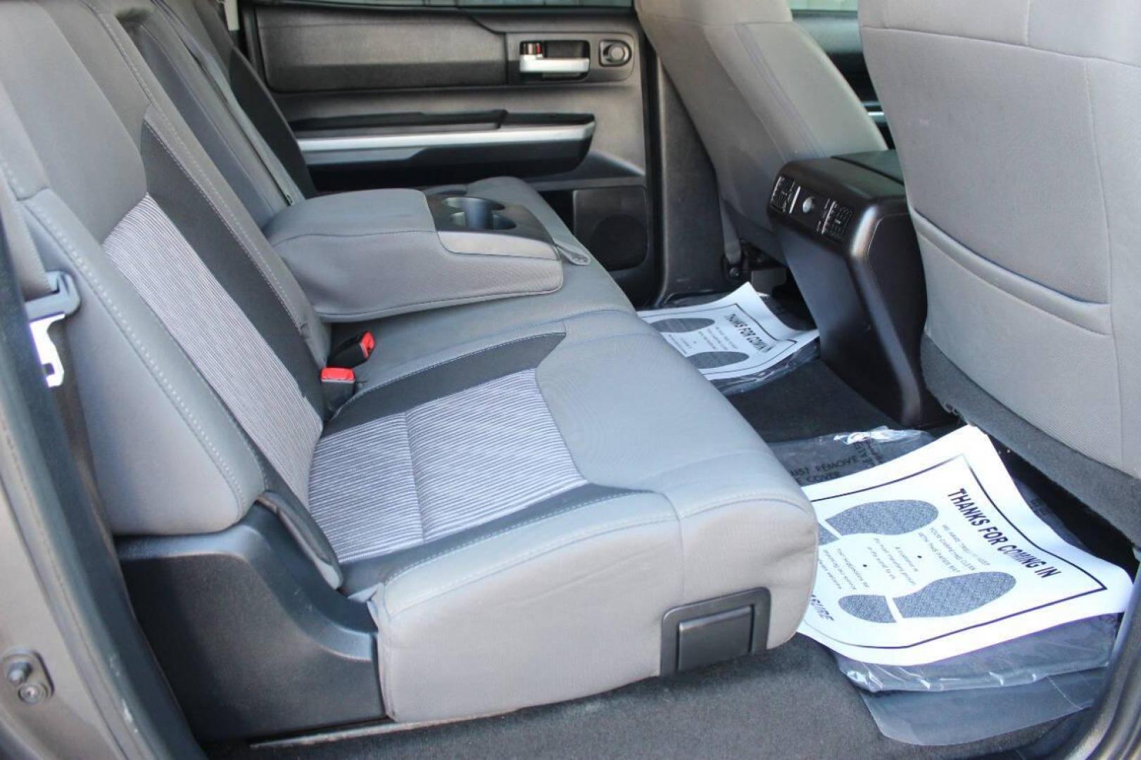 2015 Pewter Toyota Tundra SR5 4.6L V8 CrewMax 2WD (5TFEM5F11FX) with an 4.6L V8 DOHC 32V engine, 6-Speed Automatic transmission, located at 4301 NW 39th , Oklahoma City, OK, 73112, (405) 949-5600, 35.512135, -97.598671 - NO DRIVERS LICENCE NO-FULL COVERAGE INSURANCE-NO CREDIT CHECK. COME ON OVER TO SUPERSPORTS AND TAKE A LOOK AND TEST DRIVE. PLEASE GIVE US A CALL AT (405) 949-5600. NO LICENSIA DE MANEJAR- NO SEGURO DE COBERTURA TOTAL- NO VERIFICACCION DE CREDITO. POR FAVOR VENGAN A SUPERSPORTS, ECHE UN - Photo#9