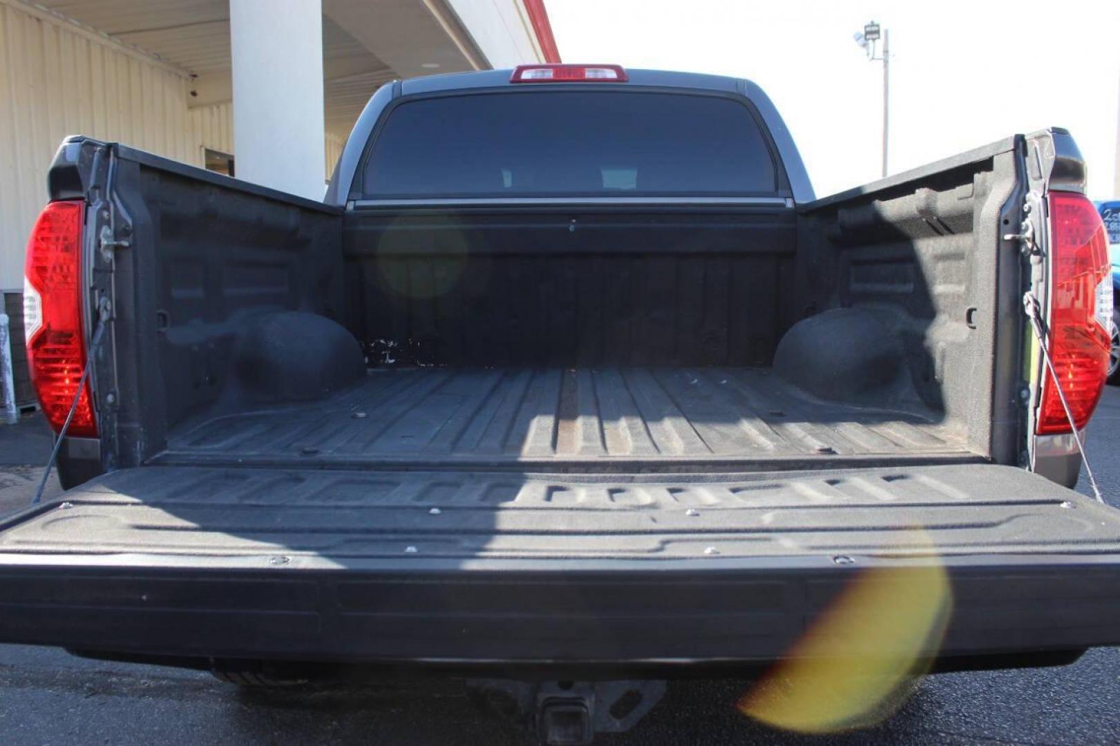 2015 Pewter Toyota Tundra SR5 4.6L V8 CrewMax 2WD (5TFEM5F11FX) with an 4.6L V8 DOHC 32V engine, 6-Speed Automatic transmission, located at 4301 NW 39th , Oklahoma City, OK, 73112, (405) 949-5600, 35.512135, -97.598671 - NO DRIVERS LICENCE NO-FULL COVERAGE INSURANCE-NO CREDIT CHECK. COME ON OVER TO SUPERSPORTS AND TAKE A LOOK AND TEST DRIVE. PLEASE GIVE US A CALL AT (405) 949-5600. NO LICENSIA DE MANEJAR- NO SEGURO DE COBERTURA TOTAL- NO VERIFICACCION DE CREDITO. POR FAVOR VENGAN A SUPERSPORTS, ECHE UN - Photo#11
