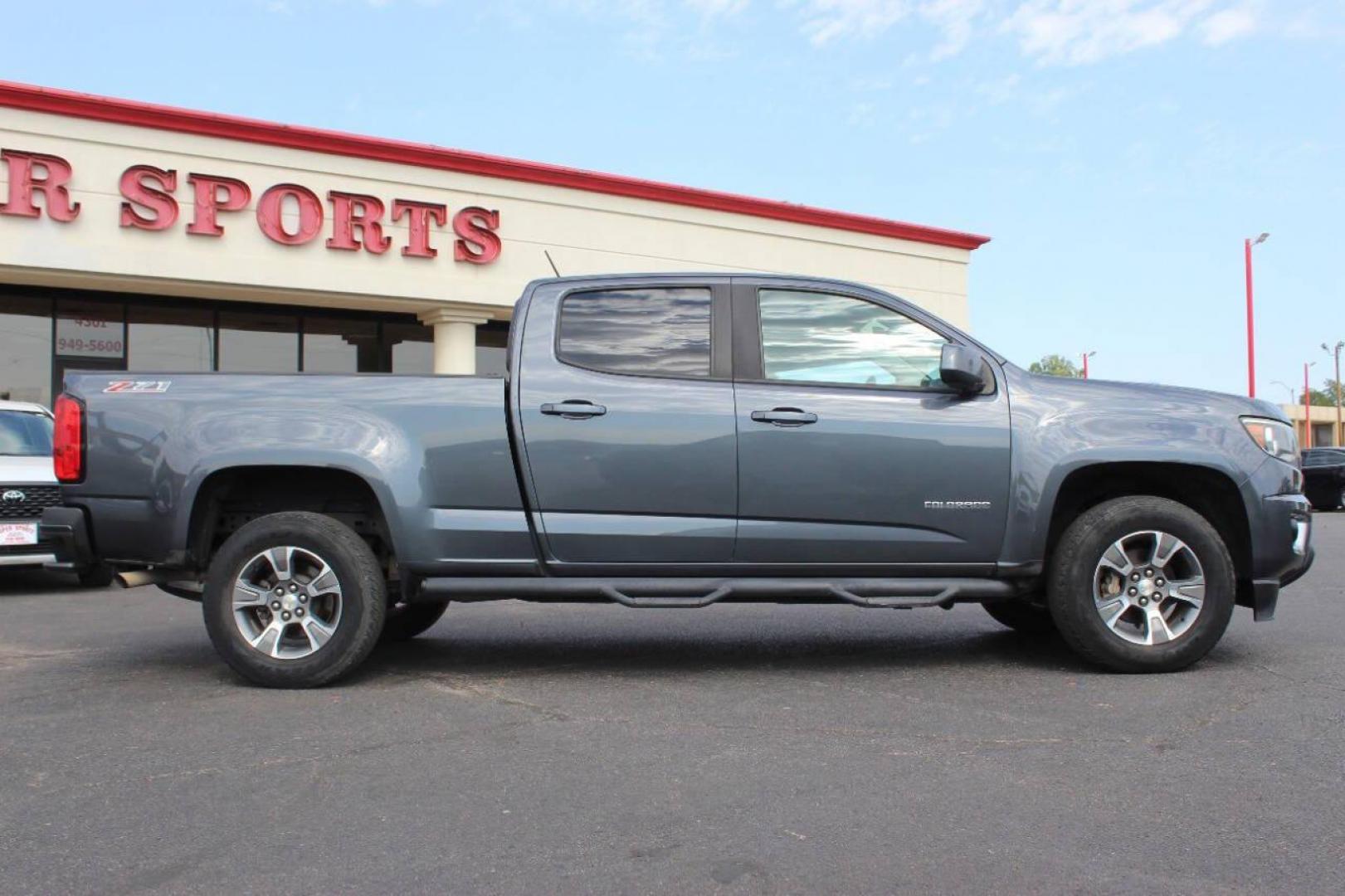 2017 Gray Chevrolet Colorado Z71 Crew Cab 2WD Short Box (1GCGSDEN6H1) with an 3.6L V6 DOHC 24V GAS engine, 6A transmission, located at 4301 NW 39th , Oklahoma City, OK, 73112, (405) 949-5600, 35.512135, -97.598671 - NO DRIVERS LICENCE NO-FULL COVERAGE INSURANCE-NO CREDIT CHECK. COME ON OVER TO SUPERSPORTS AND TAKE A LOOK AND TEST DRIVE. PLEASE GIVE US A CALL AT (405) 949-5600. NO LICENSIA DE MANEJAR- NO SEGURO DE COBERTURA TOTAL- NO VERIFICACCION DE CREDITO. POR FAVOR VENGAN A SUPERSPORTS, ECHE UN - Photo#2