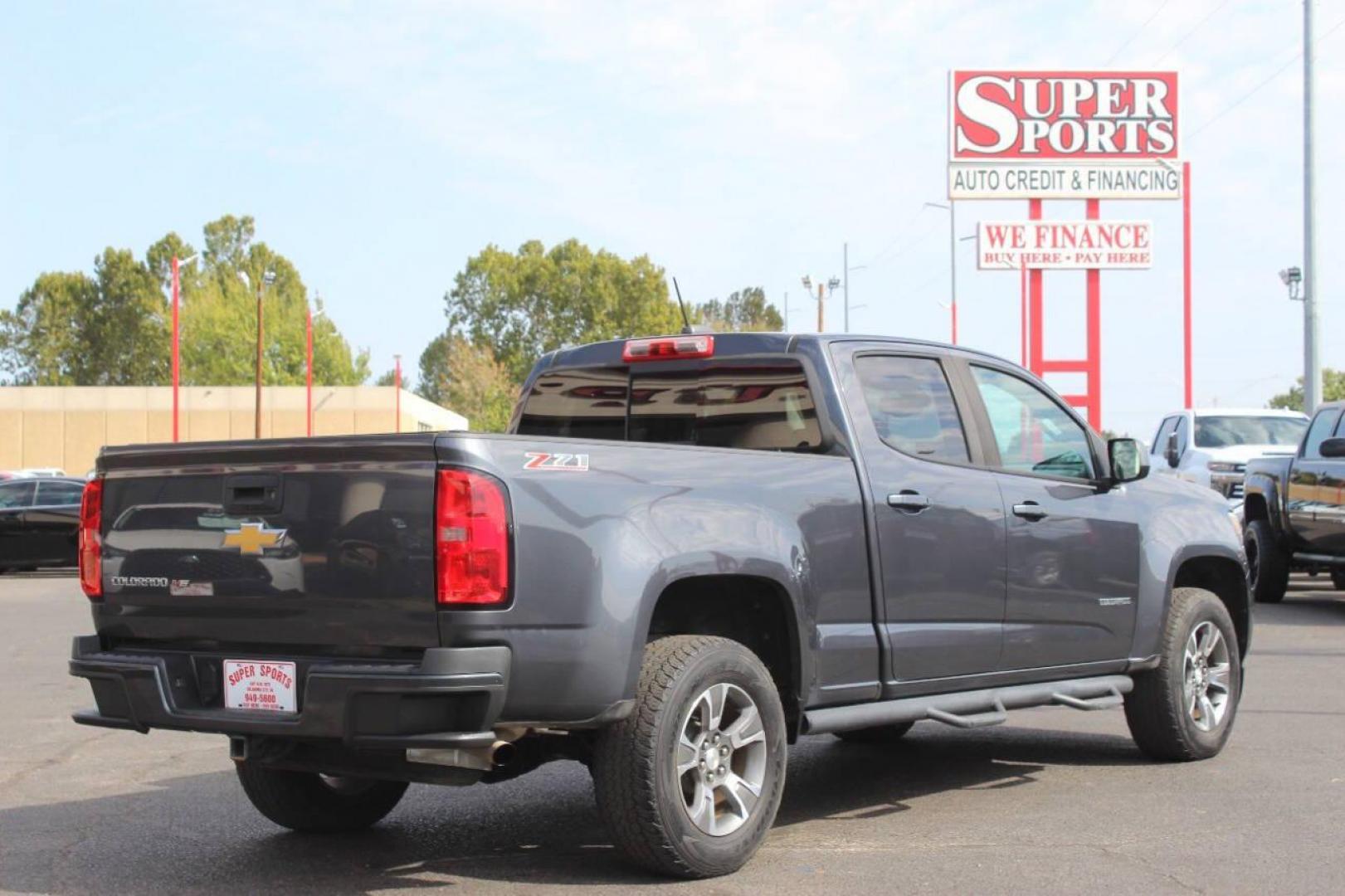 2017 Gray Chevrolet Colorado Z71 Crew Cab 2WD Short Box (1GCGSDEN6H1) with an 3.6L V6 DOHC 24V GAS engine, 6A transmission, located at 4301 NW 39th , Oklahoma City, OK, 73112, (405) 949-5600, 35.512135, -97.598671 - NO DRIVERS LICENCE NO-FULL COVERAGE INSURANCE-NO CREDIT CHECK. COME ON OVER TO SUPERSPORTS AND TAKE A LOOK AND TEST DRIVE. PLEASE GIVE US A CALL AT (405) 949-5600. NO LICENSIA DE MANEJAR- NO SEGURO DE COBERTURA TOTAL- NO VERIFICACCION DE CREDITO. POR FAVOR VENGAN A SUPERSPORTS, ECHE UN - Photo#3