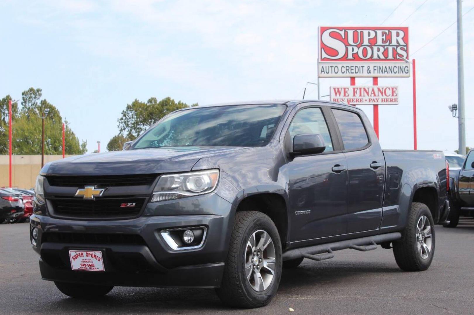 2017 Gray Chevrolet Colorado Z71 Crew Cab 2WD Short Box (1GCGSDEN6H1) with an 3.6L V6 DOHC 24V GAS engine, 6A transmission, located at 4301 NW 39th , Oklahoma City, OK, 73112, (405) 949-5600, 35.512135, -97.598671 - NO DRIVERS LICENCE NO-FULL COVERAGE INSURANCE-NO CREDIT CHECK. COME ON OVER TO SUPERSPORTS AND TAKE A LOOK AND TEST DRIVE. PLEASE GIVE US A CALL AT (405) 949-5600. NO LICENSIA DE MANEJAR- NO SEGURO DE COBERTURA TOTAL- NO VERIFICACCION DE CREDITO. POR FAVOR VENGAN A SUPERSPORTS, ECHE UN - Photo#6