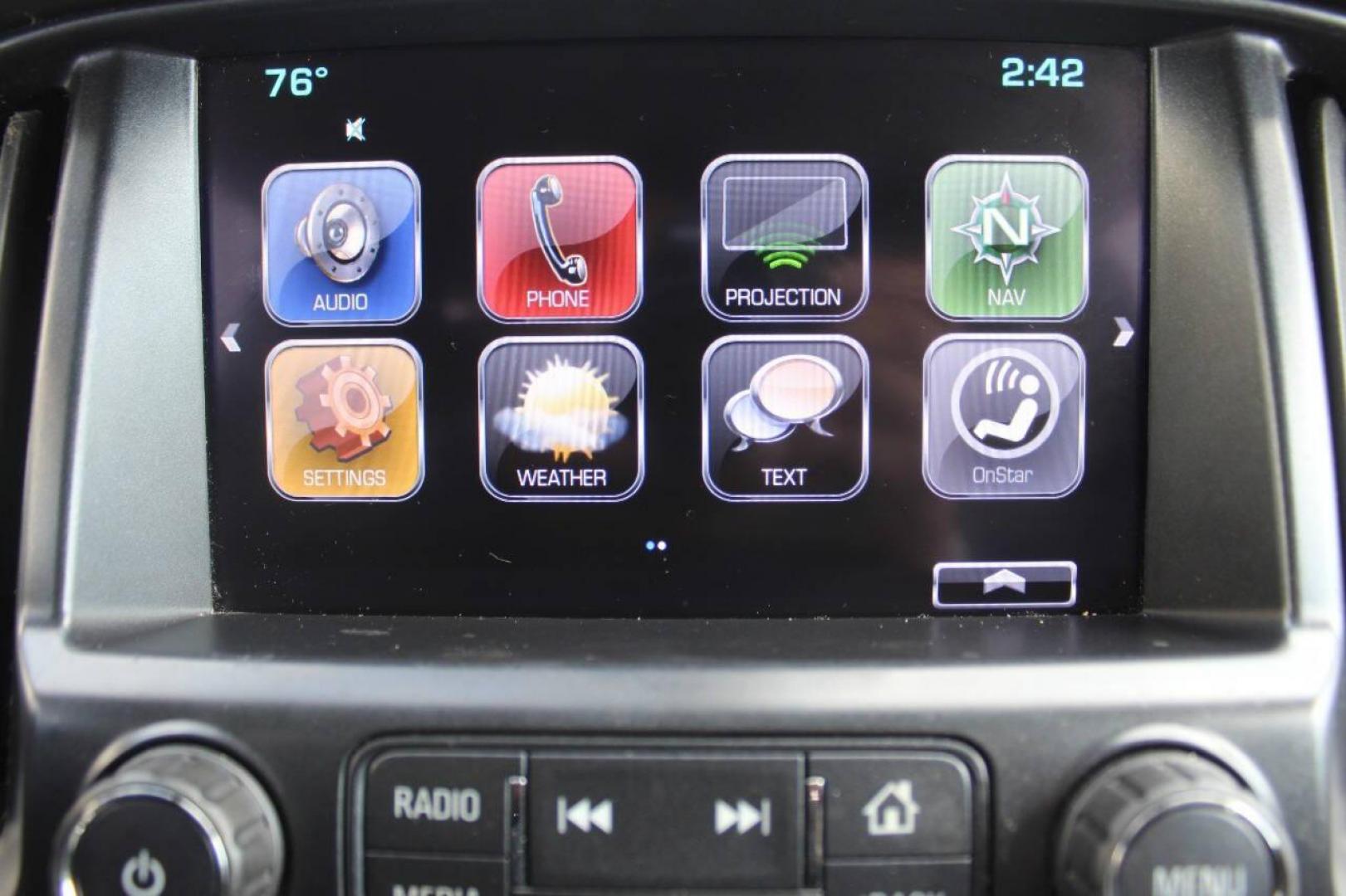 2017 Gray Chevrolet Colorado Z71 Crew Cab 2WD Short Box (1GCGSDEN6H1) with an 3.6L V6 DOHC 24V GAS engine, 6A transmission, located at 4301 NW 39th , Oklahoma City, OK, 73112, (405) 949-5600, 35.512135, -97.598671 - NO DRIVERS LICENCE NO-FULL COVERAGE INSURANCE-NO CREDIT CHECK. COME ON OVER TO SUPERSPORTS AND TAKE A LOOK AND TEST DRIVE. PLEASE GIVE US A CALL AT (405) 949-5600. NO LICENSIA DE MANEJAR- NO SEGURO DE COBERTURA TOTAL- NO VERIFICACCION DE CREDITO. POR FAVOR VENGAN A SUPERSPORTS, ECHE UN - Photo#19