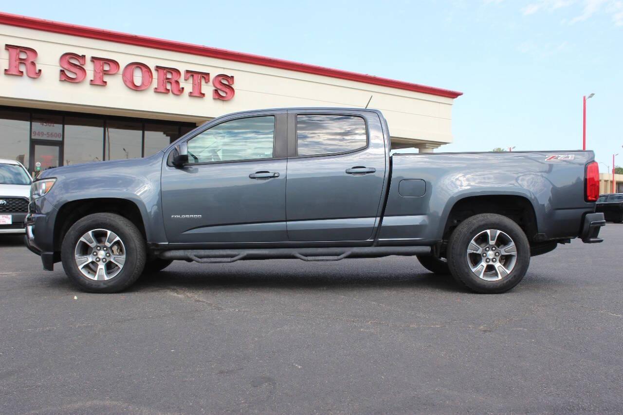 2017 Gray Chevrolet Colorado Z71 Crew Cab 2WD Short Box (1GCGSDEN6H1) with an 3.6L V6 3.6L V6 engine, Automatic 8-Speed transmission, located at 4301 NW 39th , Oklahoma City, OK, 73112, (405) 949-5600, 35.512135, -97.598671 - NO DRIVERS LICENCE NO-FULL COVERAGE INSURANCE-NO CREDIT CHECK. COME ON OVER TO SUPERSPORTS AND TAKE A LOOK AND TEST DRIVE. PLEASE GIVE US A CALL AT (405) 949-5600. NO LICENSIA DE MANEJAR- NO SEGURO DE COBERTURA TOTAL- NO VERIFICACCION DE CREDITO. POR FAVOR VENGAN A SUPERSPORTS, ECHE UN - Photo#5