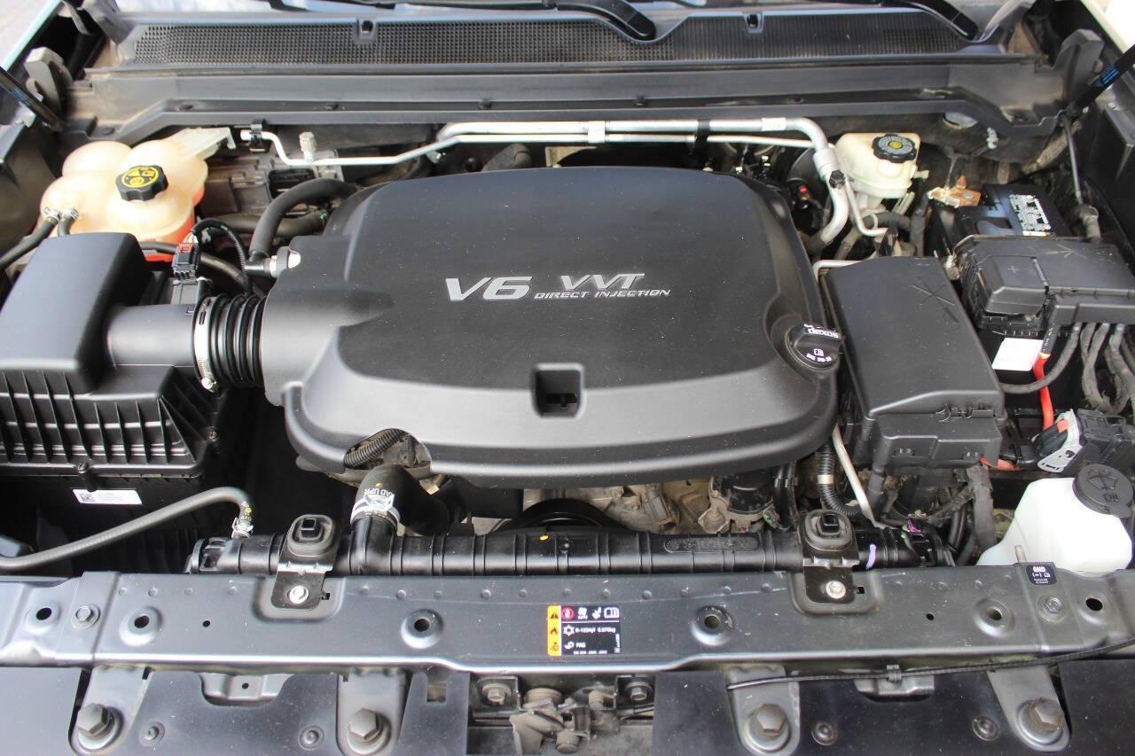 2017 Gray Chevrolet Colorado Z71 Crew Cab 2WD Short Box (1GCGSDEN6H1) with an 3.6L V6 3.6L V6 engine, Automatic 8-Speed transmission, located at 4301 NW 39th , Oklahoma City, OK, 73112, (405) 949-5600, 35.512135, -97.598671 - NO DRIVERS LICENCE NO-FULL COVERAGE INSURANCE-NO CREDIT CHECK. COME ON OVER TO SUPERSPORTS AND TAKE A LOOK AND TEST DRIVE. PLEASE GIVE US A CALL AT (405) 949-5600. NO LICENSIA DE MANEJAR- NO SEGURO DE COBERTURA TOTAL- NO VERIFICACCION DE CREDITO. POR FAVOR VENGAN A SUPERSPORTS, ECHE UN - Photo#7