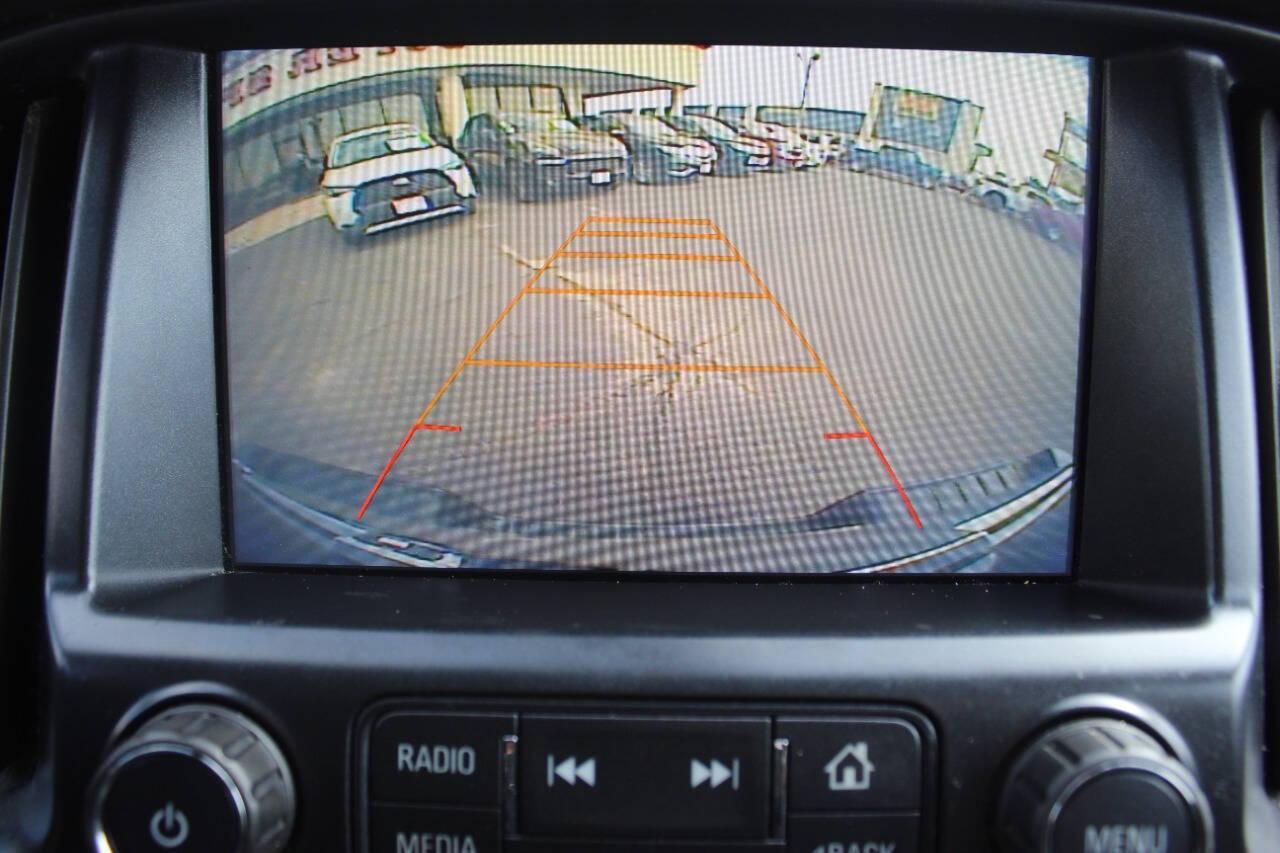 2017 Gray Chevrolet Colorado Z71 Crew Cab 2WD Short Box (1GCGSDEN6H1) with an 3.6L V6 3.6L V6 engine, Automatic 8-Speed transmission, located at 4301 NW 39th , Oklahoma City, OK, 73112, (405) 949-5600, 35.512135, -97.598671 - NO DRIVERS LICENCE NO-FULL COVERAGE INSURANCE-NO CREDIT CHECK. COME ON OVER TO SUPERSPORTS AND TAKE A LOOK AND TEST DRIVE. PLEASE GIVE US A CALL AT (405) 949-5600. NO LICENSIA DE MANEJAR- NO SEGURO DE COBERTURA TOTAL- NO VERIFICACCION DE CREDITO. POR FAVOR VENGAN A SUPERSPORTS, ECHE UN - Photo#20