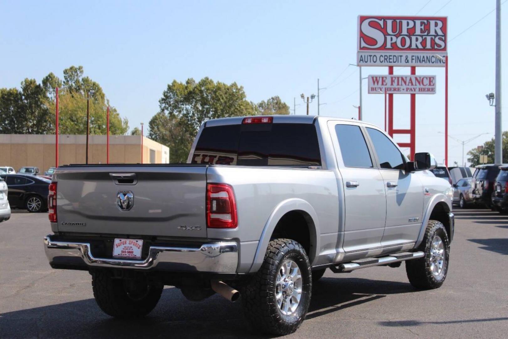 2020 Gray RAM 2500 Laramie Crew Cab SWB 4WD (3C6UR5FL9LG) with an 6.7L I6 Turbocharger 6.7L I6 engine, Automatic 6-Speed transmission, located at 4301 NW 39th , Oklahoma City, OK, 73112, (405) 949-5600, 35.512135, -97.598671 - NO DRIVERS LICENCE NO-FULL COVERAGE INSURANCE-NO CREDIT CHECK. COME ON OVER TO SUPERSPORTS AND TAKE A LOOK AND TEST DRIVE. PLEASE GIVE US A CALL AT (405) 949-5600. NO LICENSIA DE MANEJAR- NO SEGURO DE COBERTURA TOTAL- NO VERIFICACCION DE CREDITO. POR FAVOR VENGAN A SUPERSPORTS, ECHE UN - Photo#3
