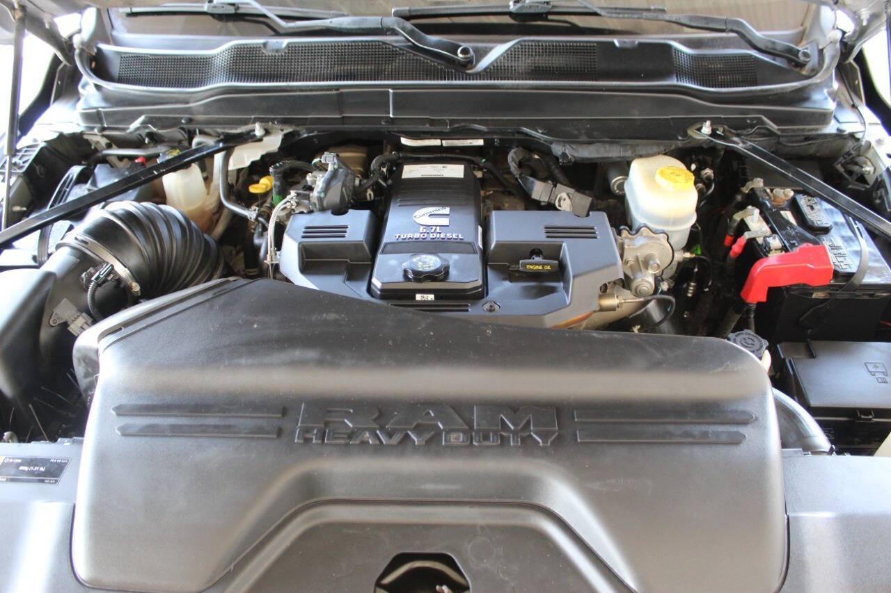 2020 Gray RAM 2500 Laramie Crew Cab SWB 4WD (3C6UR5FL9LG) with an 6.7L I6 Turbocharger 6.7L I6 engine, Automatic 6-Speed transmission, located at 4301 NW 39th , Oklahoma City, OK, 73112, (405) 949-5600, 35.512135, -97.598671 - NO DRIVERS LICENCE NO-FULL COVERAGE INSURANCE-NO CREDIT CHECK. COME ON OVER TO SUPERSPORTS AND TAKE A LOOK AND TEST DRIVE. PLEASE GIVE US A CALL AT (405) 949-5600. NO LICENSIA DE MANEJAR- NO SEGURO DE COBERTURA TOTAL- NO VERIFICACCION DE CREDITO. POR FAVOR VENGAN A SUPERSPORTS, ECHE UN - Photo#8