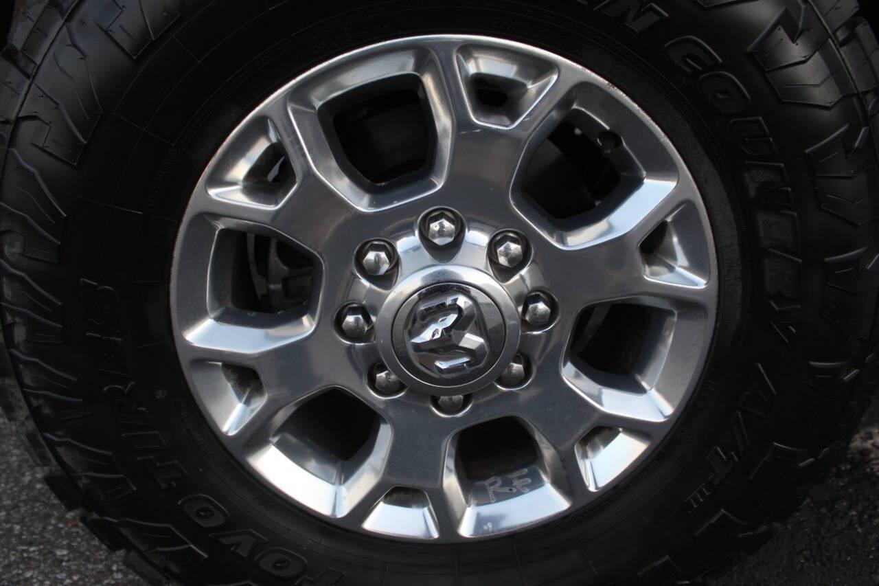 2020 Gray RAM 2500 Laramie Crew Cab SWB 4WD (3C6UR5FL9LG) with an 6.7L I6 Turbocharger 6.7L I6 engine, Automatic 6-Speed transmission, located at 4301 NW 39th , Oklahoma City, OK, 73112, (405) 949-5600, 35.512135, -97.598671 - NO DRIVERS LICENCE NO-FULL COVERAGE INSURANCE-NO CREDIT CHECK. COME ON OVER TO SUPERSPORTS AND TAKE A LOOK AND TEST DRIVE. PLEASE GIVE US A CALL AT (405) 949-5600. NO LICENSIA DE MANEJAR- NO SEGURO DE COBERTURA TOTAL- NO VERIFICACCION DE CREDITO. POR FAVOR VENGAN A SUPERSPORTS, ECHE UN - Photo#9