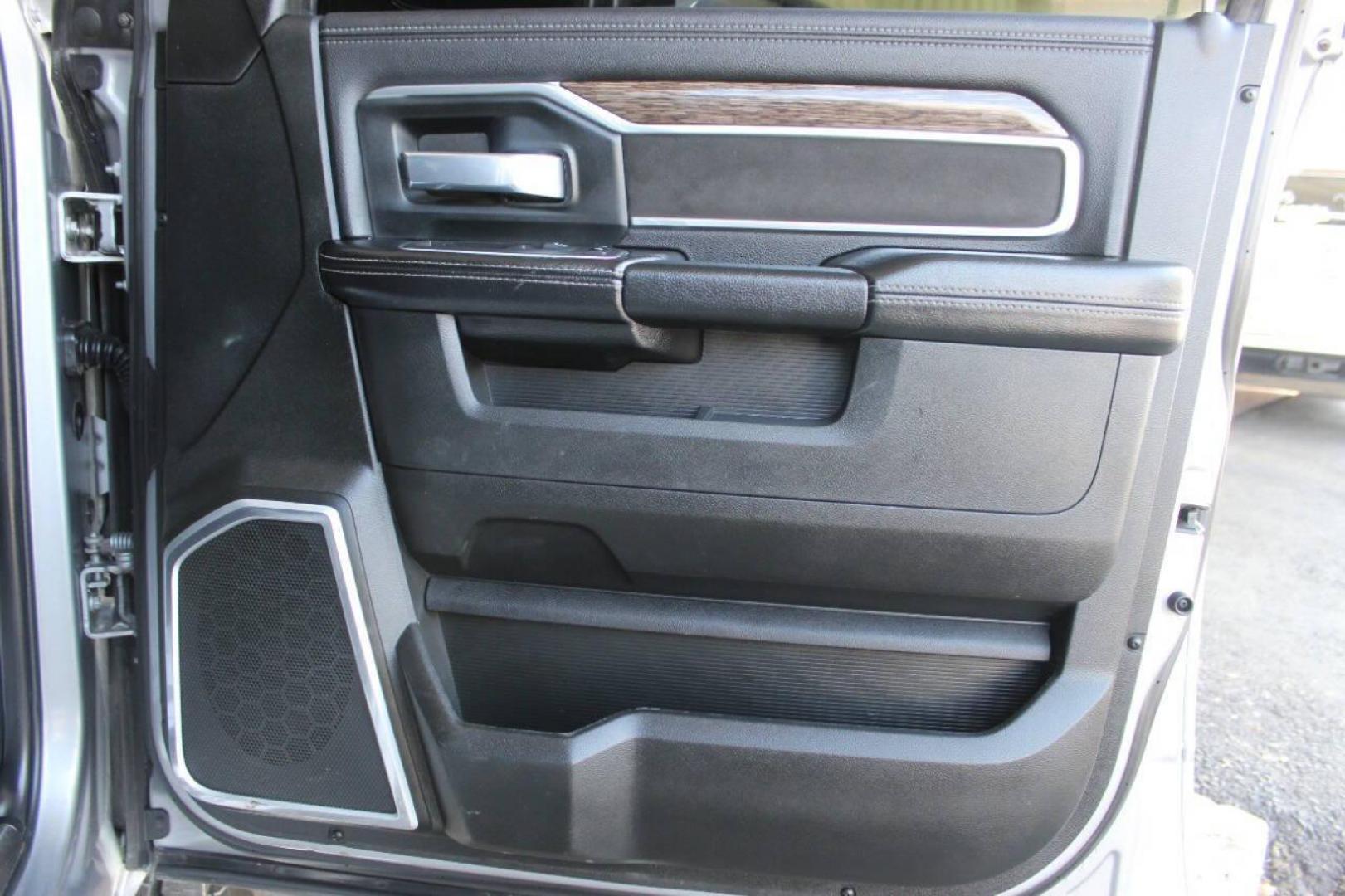 2020 Gray RAM 2500 Laramie Crew Cab SWB 4WD (3C6UR5FL9LG) with an 6.7L I6 Turbocharger 6.7L I6 engine, Automatic 6-Speed transmission, located at 4301 NW 39th , Oklahoma City, OK, 73112, (405) 949-5600, 35.512135, -97.598671 - NO DRIVERS LICENCE NO-FULL COVERAGE INSURANCE-NO CREDIT CHECK. COME ON OVER TO SUPERSPORTS AND TAKE A LOOK AND TEST DRIVE. PLEASE GIVE US A CALL AT (405) 949-5600. NO LICENSIA DE MANEJAR- NO SEGURO DE COBERTURA TOTAL- NO VERIFICACCION DE CREDITO. POR FAVOR VENGAN A SUPERSPORTS, ECHE UN - Photo#13