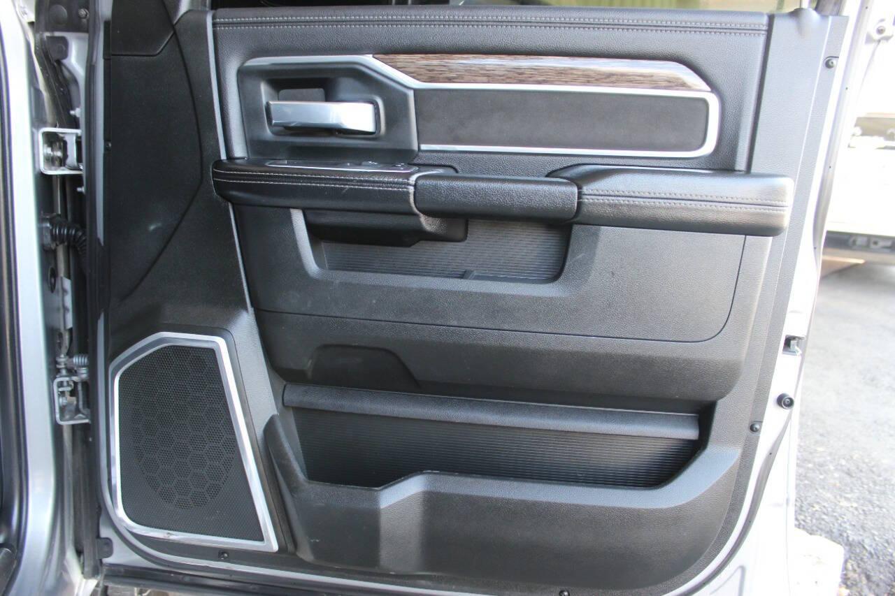 2020 Gray RAM 2500 Laramie Crew Cab SWB 4WD (3C6UR5FL9LG) with an 6.7L I6 Turbocharger 6.7L I6 engine, Automatic 6-Speed transmission, located at 4301 NW 39th , Oklahoma City, OK, 73112, (405) 949-5600, 35.512135, -97.598671 - NO DRIVERS LICENCE NO-FULL COVERAGE INSURANCE-NO CREDIT CHECK. COME ON OVER TO SUPERSPORTS AND TAKE A LOOK AND TEST DRIVE. PLEASE GIVE US A CALL AT (405) 949-5600. NO LICENSIA DE MANEJAR- NO SEGURO DE COBERTURA TOTAL- NO VERIFICACCION DE CREDITO. POR FAVOR VENGAN A SUPERSPORTS, ECHE UN - Photo#13