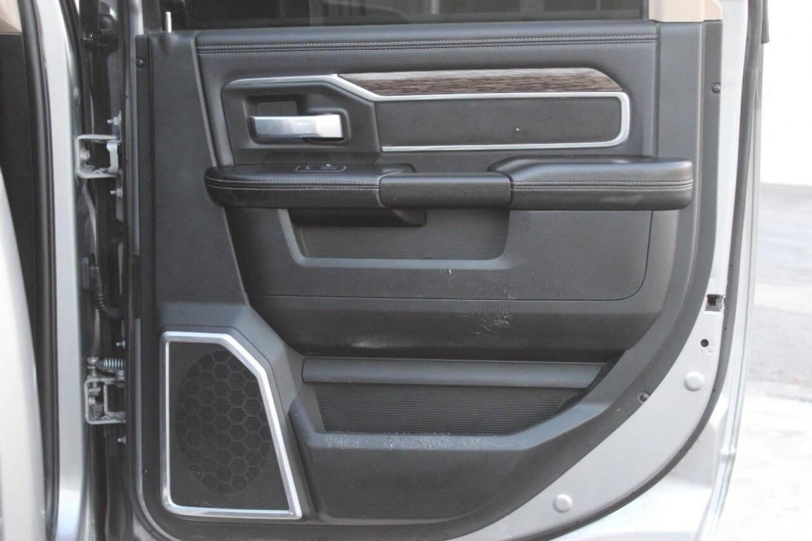 2020 Gray RAM 2500 Laramie Crew Cab SWB 4WD (3C6UR5FL9LG) with an 6.7L I6 Turbocharger 6.7L I6 engine, Automatic 6-Speed transmission, located at 4301 NW 39th , Oklahoma City, OK, 73112, (405) 949-5600, 35.512135, -97.598671 - NO DRIVERS LICENCE NO-FULL COVERAGE INSURANCE-NO CREDIT CHECK. COME ON OVER TO SUPERSPORTS AND TAKE A LOOK AND TEST DRIVE. PLEASE GIVE US A CALL AT (405) 949-5600. NO LICENSIA DE MANEJAR- NO SEGURO DE COBERTURA TOTAL- NO VERIFICACCION DE CREDITO. POR FAVOR VENGAN A SUPERSPORTS, ECHE UN - Photo#15