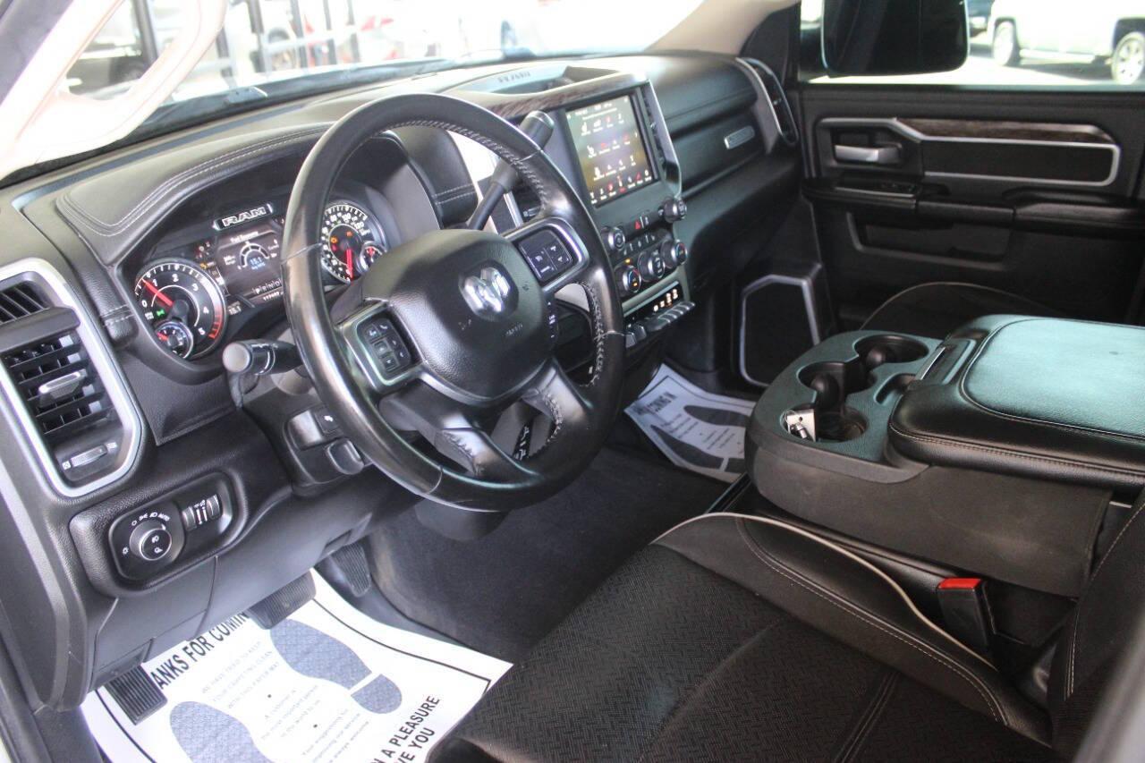 2020 Gray RAM 2500 Laramie Crew Cab SWB 4WD (3C6UR5FL9LG) with an 6.7L I6 Turbocharger 6.7L I6 engine, Automatic 6-Speed transmission, located at 4301 NW 39th , Oklahoma City, OK, 73112, (405) 949-5600, 35.512135, -97.598671 - NO DRIVERS LICENCE NO-FULL COVERAGE INSURANCE-NO CREDIT CHECK. COME ON OVER TO SUPERSPORTS AND TAKE A LOOK AND TEST DRIVE. PLEASE GIVE US A CALL AT (405) 949-5600. NO LICENSIA DE MANEJAR- NO SEGURO DE COBERTURA TOTAL- NO VERIFICACCION DE CREDITO. POR FAVOR VENGAN A SUPERSPORTS, ECHE UN - Photo#17