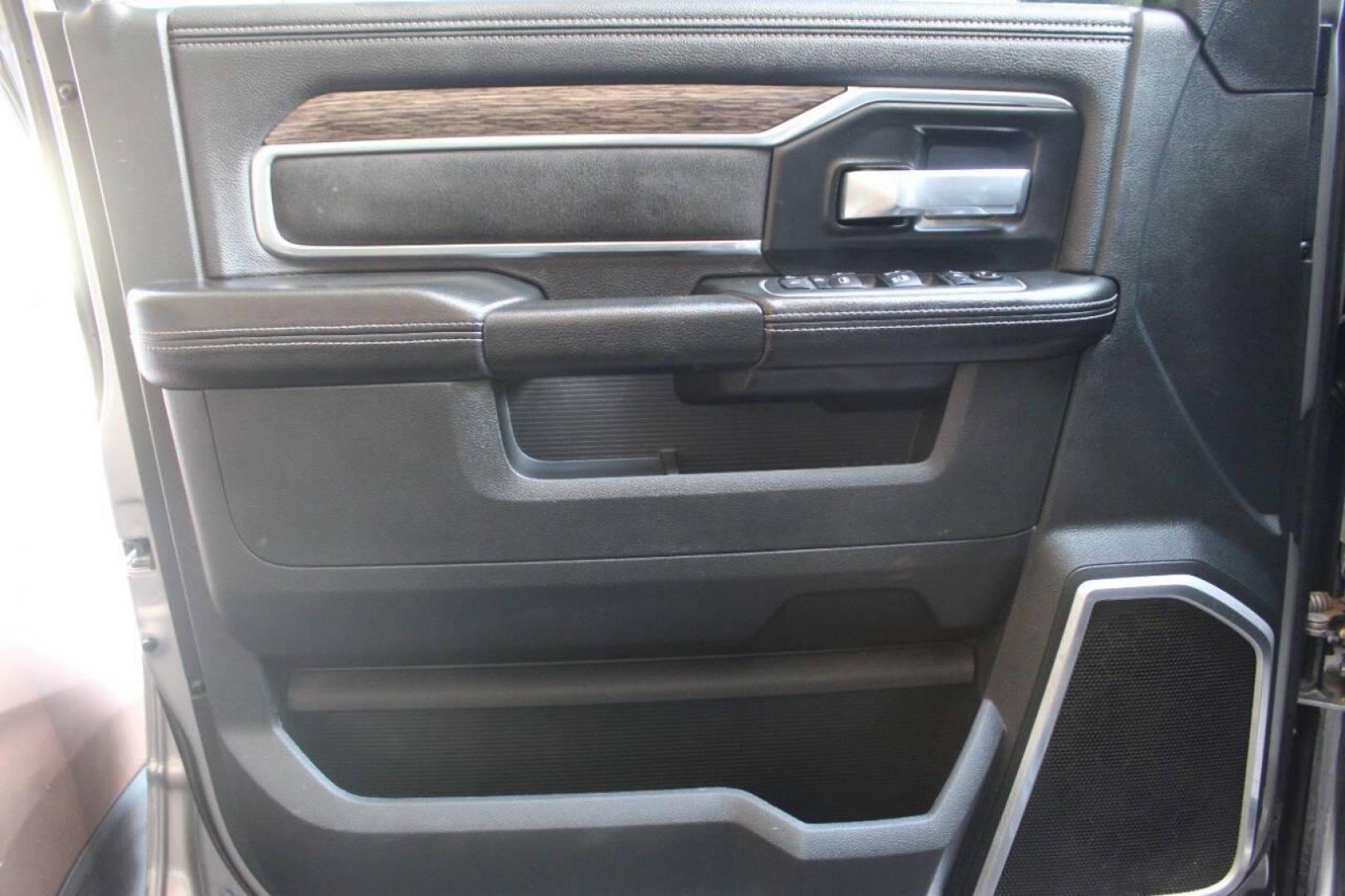 2020 Gray RAM 2500 Laramie Crew Cab SWB 4WD (3C6UR5FL9LG) with an 6.7L I6 Turbocharger 6.7L I6 engine, Automatic 6-Speed transmission, located at 4301 NW 39th , Oklahoma City, OK, 73112, (405) 949-5600, 35.512135, -97.598671 - NO DRIVERS LICENCE NO-FULL COVERAGE INSURANCE-NO CREDIT CHECK. COME ON OVER TO SUPERSPORTS AND TAKE A LOOK AND TEST DRIVE. PLEASE GIVE US A CALL AT (405) 949-5600. NO LICENSIA DE MANEJAR- NO SEGURO DE COBERTURA TOTAL- NO VERIFICACCION DE CREDITO. POR FAVOR VENGAN A SUPERSPORTS, ECHE UN - Photo#18