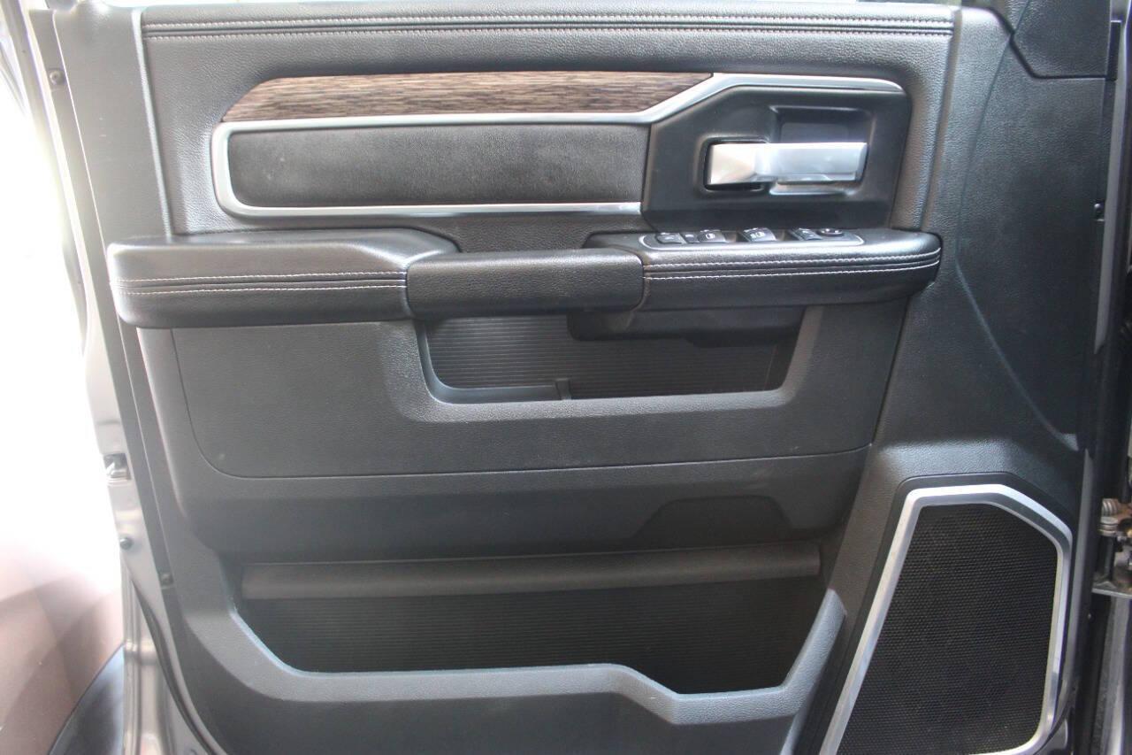 2020 Gray RAM 2500 Laramie Crew Cab SWB 4WD (3C6UR5FL9LG) with an 6.7L I6 Turbocharger 6.7L I6 engine, Automatic 6-Speed transmission, located at 4301 NW 39th , Oklahoma City, OK, 73112, (405) 949-5600, 35.512135, -97.598671 - NO DRIVERS LICENCE NO-FULL COVERAGE INSURANCE-NO CREDIT CHECK. COME ON OVER TO SUPERSPORTS AND TAKE A LOOK AND TEST DRIVE. PLEASE GIVE US A CALL AT (405) 949-5600. NO LICENSIA DE MANEJAR- NO SEGURO DE COBERTURA TOTAL- NO VERIFICACCION DE CREDITO. POR FAVOR VENGAN A SUPERSPORTS, ECHE UN - Photo#18