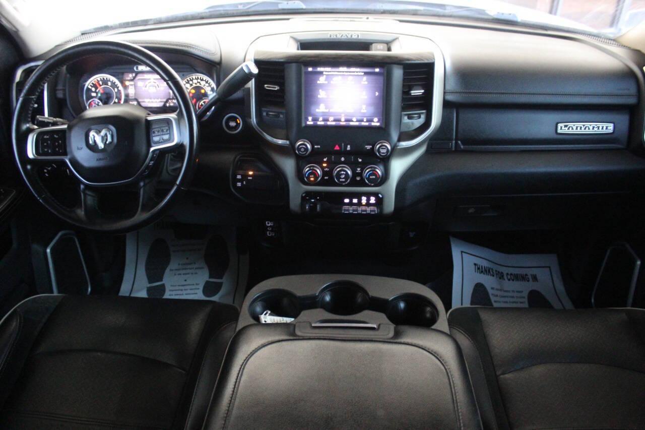 2020 Gray RAM 2500 Laramie Crew Cab SWB 4WD (3C6UR5FL9LG) with an 6.7L I6 Turbocharger 6.7L I6 engine, Automatic 6-Speed transmission, located at 4301 NW 39th , Oklahoma City, OK, 73112, (405) 949-5600, 35.512135, -97.598671 - NO DRIVERS LICENCE NO-FULL COVERAGE INSURANCE-NO CREDIT CHECK. COME ON OVER TO SUPERSPORTS AND TAKE A LOOK AND TEST DRIVE. PLEASE GIVE US A CALL AT (405) 949-5600. NO LICENSIA DE MANEJAR- NO SEGURO DE COBERTURA TOTAL- NO VERIFICACCION DE CREDITO. POR FAVOR VENGAN A SUPERSPORTS, ECHE UN - Photo#19