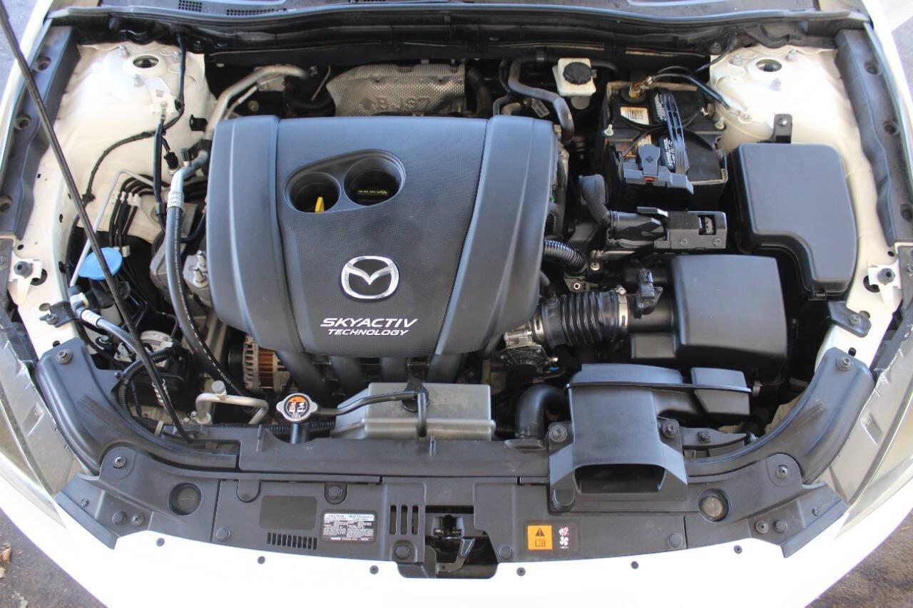 2017 White Mazda MAZDA3 i Sport AT 4-Door (3MZBN1U73HM) with an 2.0L I4 2.0L I4 engine, Automatic 6-Speed transmission, located at 4301 NW 39th , Oklahoma City, OK, 73112, (405) 949-5600, 35.512135, -97.598671 - NO DRIVERS LICENCE NO-FULL COVERAGE INSURANCE-NO CREDIT CHECK. COME ON OVER TO SUPERSPORTS AND TAKE A LOOK AND TEST DRIVE. PLEASE GIVE US A CALL AT (405) 949-5600. NO LICENSIA DE MANEJAR- NO SEGURO DE COBERTURA TOTAL- NO VERIFICACCION DE CREDITO. POR FAVOR VENGAN A SUPERSPORTS, ECHE UN - Photo#7