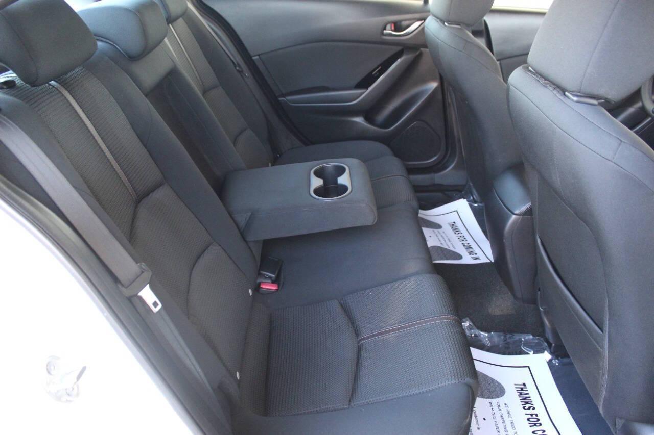 2017 White Mazda MAZDA3 i Sport AT 4-Door (3MZBN1U73HM) with an 2.0L I4 2.0L I4 engine, Automatic 6-Speed transmission, located at 4301 NW 39th , Oklahoma City, OK, 73112, (405) 949-5600, 35.512135, -97.598671 - NO DRIVERS LICENCE NO-FULL COVERAGE INSURANCE-NO CREDIT CHECK. COME ON OVER TO SUPERSPORTS AND TAKE A LOOK AND TEST DRIVE. PLEASE GIVE US A CALL AT (405) 949-5600. NO LICENSIA DE MANEJAR- NO SEGURO DE COBERTURA TOTAL- NO VERIFICACCION DE CREDITO. POR FAVOR VENGAN A SUPERSPORTS, ECHE UN - Photo#10