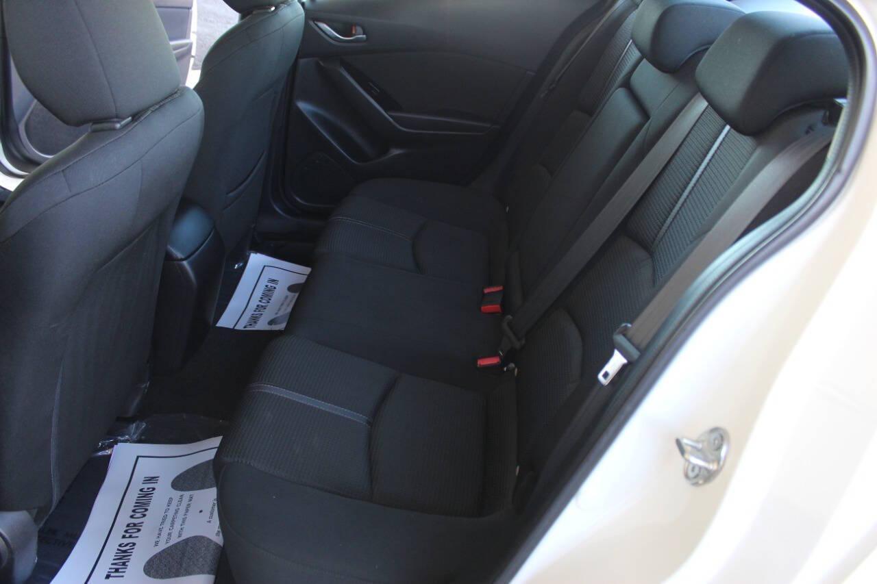 2017 White Mazda MAZDA3 i Sport AT 4-Door (3MZBN1U73HM) with an 2.0L I4 2.0L I4 engine, Automatic 6-Speed transmission, located at 4301 NW 39th , Oklahoma City, OK, 73112, (405) 949-5600, 35.512135, -97.598671 - NO DRIVERS LICENCE NO-FULL COVERAGE INSURANCE-NO CREDIT CHECK. COME ON OVER TO SUPERSPORTS AND TAKE A LOOK AND TEST DRIVE. PLEASE GIVE US A CALL AT (405) 949-5600. NO LICENSIA DE MANEJAR- NO SEGURO DE COBERTURA TOTAL- NO VERIFICACCION DE CREDITO. POR FAVOR VENGAN A SUPERSPORTS, ECHE UN - Photo#13