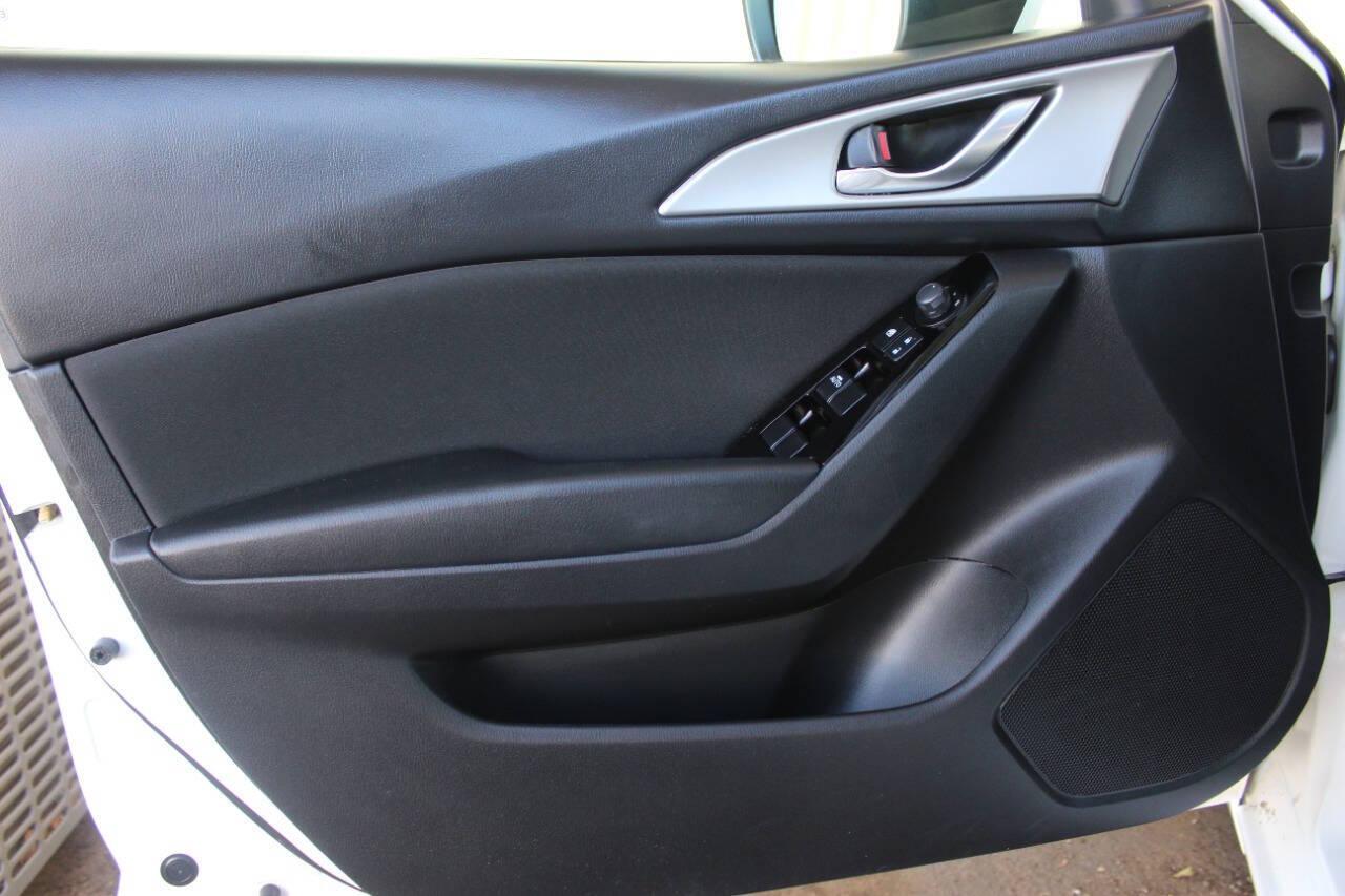 2017 White Mazda MAZDA3 i Sport AT 4-Door (3MZBN1U73HM) with an 2.0L I4 2.0L I4 engine, Automatic 6-Speed transmission, located at 4301 NW 39th , Oklahoma City, OK, 73112, (405) 949-5600, 35.512135, -97.598671 - NO DRIVERS LICENCE NO-FULL COVERAGE INSURANCE-NO CREDIT CHECK. COME ON OVER TO SUPERSPORTS AND TAKE A LOOK AND TEST DRIVE. PLEASE GIVE US A CALL AT (405) 949-5600. NO LICENSIA DE MANEJAR- NO SEGURO DE COBERTURA TOTAL- NO VERIFICACCION DE CREDITO. POR FAVOR VENGAN A SUPERSPORTS, ECHE UN - Photo#16