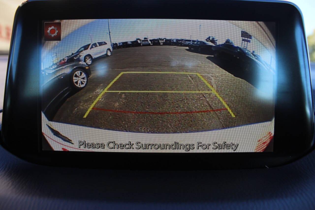 2017 White Mazda MAZDA3 i Sport AT 4-Door (3MZBN1U73HM) with an 2.0L I4 2.0L I4 engine, Automatic 6-Speed transmission, located at 4301 NW 39th , Oklahoma City, OK, 73112, (405) 949-5600, 35.512135, -97.598671 - NO DRIVERS LICENCE NO-FULL COVERAGE INSURANCE-NO CREDIT CHECK. COME ON OVER TO SUPERSPORTS AND TAKE A LOOK AND TEST DRIVE. PLEASE GIVE US A CALL AT (405) 949-5600. NO LICENSIA DE MANEJAR- NO SEGURO DE COBERTURA TOTAL- NO VERIFICACCION DE CREDITO. POR FAVOR VENGAN A SUPERSPORTS, ECHE UN - Photo#18