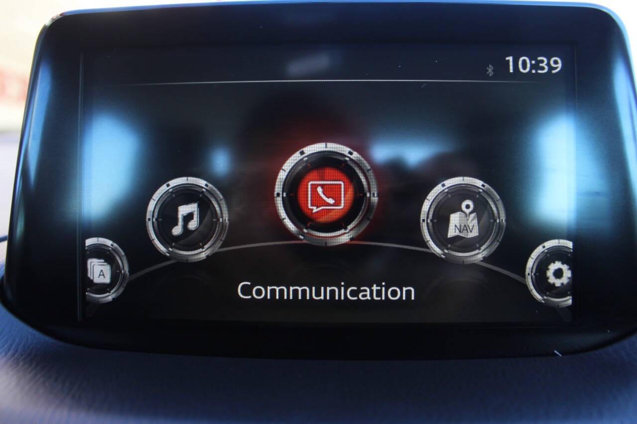 2017 White Mazda MAZDA3 i Sport AT 4-Door (3MZBN1U73HM) with an 2.0L I4 2.0L I4 engine, Automatic 6-Speed transmission, located at 4301 NW 39th , Oklahoma City, OK, 73112, (405) 949-5600, 35.512135, -97.598671 - NO DRIVERS LICENCE NO-FULL COVERAGE INSURANCE-NO CREDIT CHECK. COME ON OVER TO SUPERSPORTS AND TAKE A LOOK AND TEST DRIVE. PLEASE GIVE US A CALL AT (405) 949-5600. NO LICENSIA DE MANEJAR- NO SEGURO DE COBERTURA TOTAL- NO VERIFICACCION DE CREDITO. POR FAVOR VENGAN A SUPERSPORTS, ECHE UN - Photo#19