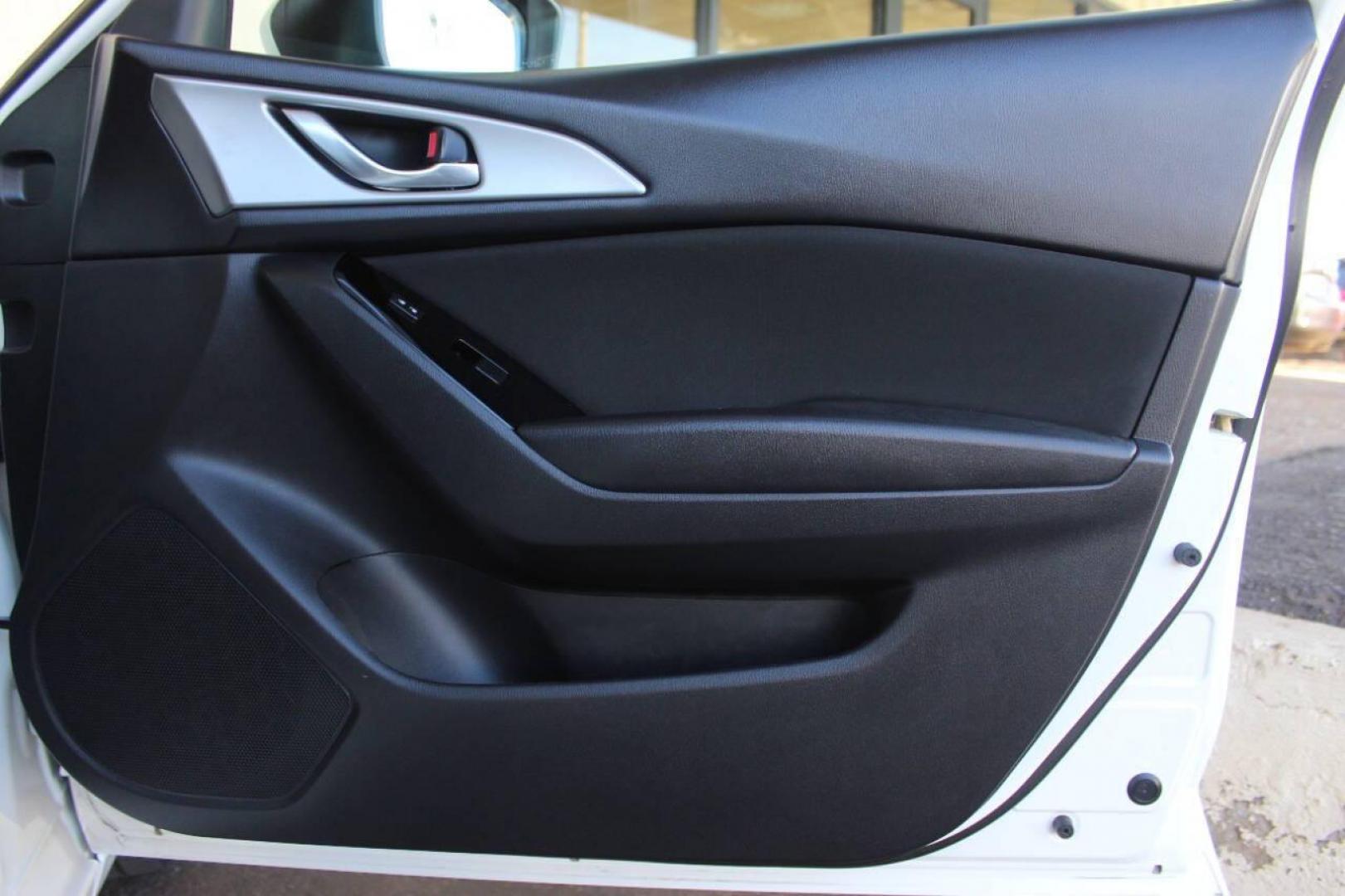 2017 White Mazda MAZDA3 i Sport AT 4-Door (3MZBN1U73HM) with an 2.0L L4 DOHC 16V engine, 6A transmission, located at 4301 NW 39th , Oklahoma City, OK, 73112, (405) 949-5600, 35.512135, -97.598671 - NO DRIVERS LICENCE NO-FULL COVERAGE INSURANCE-NO CREDIT CHECK. COME ON OVER TO SUPERSPORTS AND TAKE A LOOK AND TEST DRIVE. PLEASE GIVE US A CALL AT (405) 949-5600. NO LICENSIA DE MANEJAR- NO SEGURO DE COBERTURA TOTAL- NO VERIFICACCION DE CREDITO. POR FAVOR VENGAN A SUPERSPORTS, ECHE UN - Photo#9
