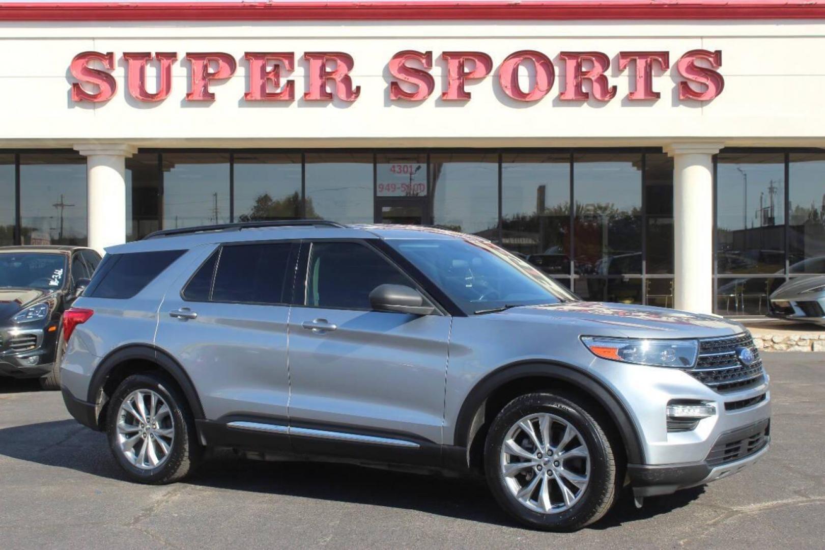 2020 Silver Ford Explorer XLT 2WD (1FMSK7DH9LG) with an 2.3L L4 DOHC 16V engine, 10A transmission, located at 4301 NW 39th , Oklahoma City, OK, 73112, (405) 949-5600, 35.512135, -97.598671 - Photo#2