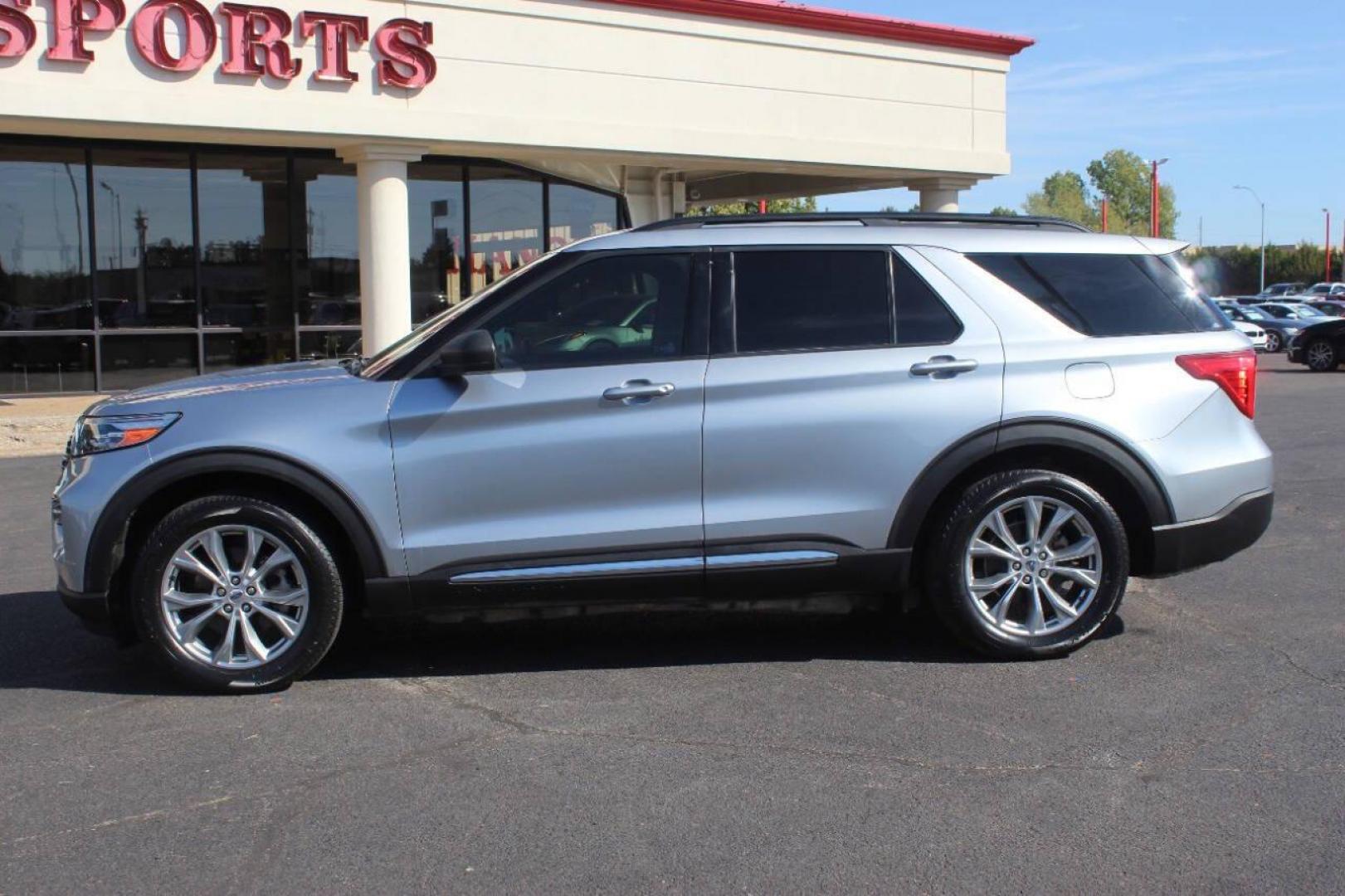 2020 Silver Ford Explorer XLT 2WD (1FMSK7DH9LG) with an 2.3L L4 DOHC 16V engine, 10A transmission, located at 4301 NW 39th , Oklahoma City, OK, 73112, (405) 949-5600, 35.512135, -97.598671 - Photo#6