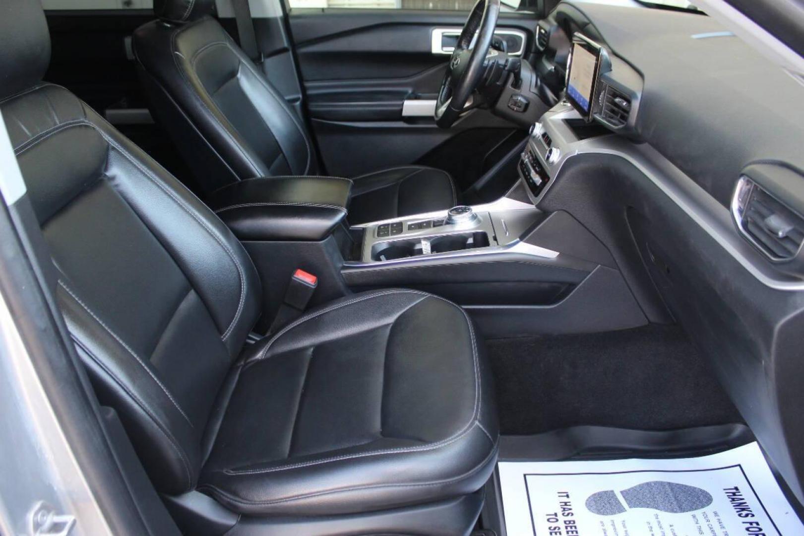 2020 Silver Ford Explorer XLT 2WD (1FMSK7DH9LG) with an 2.3L L4 DOHC 16V engine, 10A transmission, located at 4301 NW 39th , Oklahoma City, OK, 73112, (405) 949-5600, 35.512135, -97.598671 - Photo#9