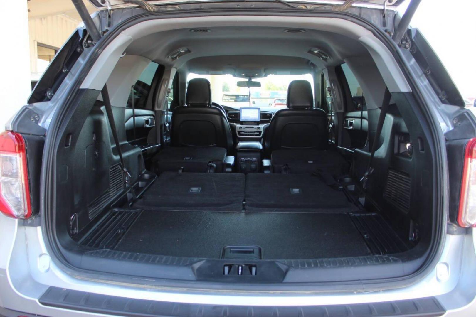 2020 Silver Ford Explorer XLT 2WD (1FMSK7DH9LG) with an 2.3L L4 DOHC 16V engine, 10A transmission, located at 4301 NW 39th , Oklahoma City, OK, 73112, (405) 949-5600, 35.512135, -97.598671 - Photo#15